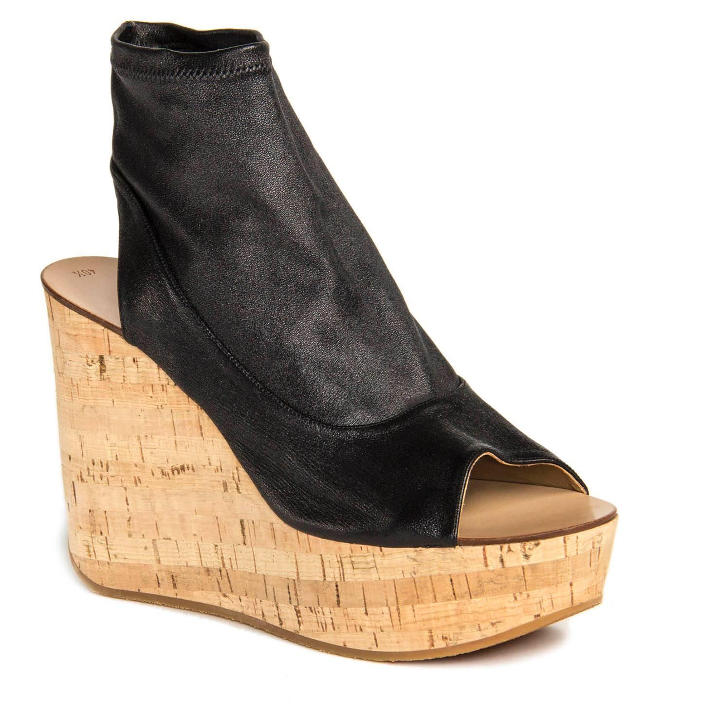 Black leather glove cork wedges with gum soles. The leather has an elegant round cut at front and sides. The cuff is elastic and it fits beautifully to the ankle, there is no instep zipper. Wedges heel: front 1.75