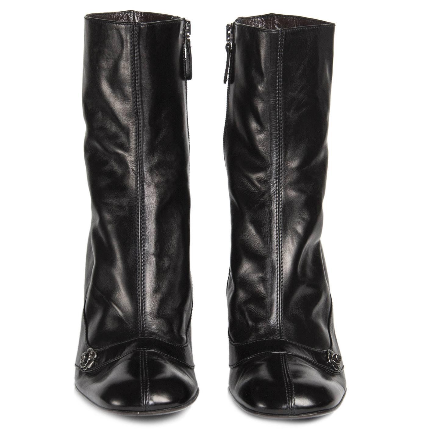 Chanel Black Round Toe Boots In New Condition For Sale In Brooklyn, NY