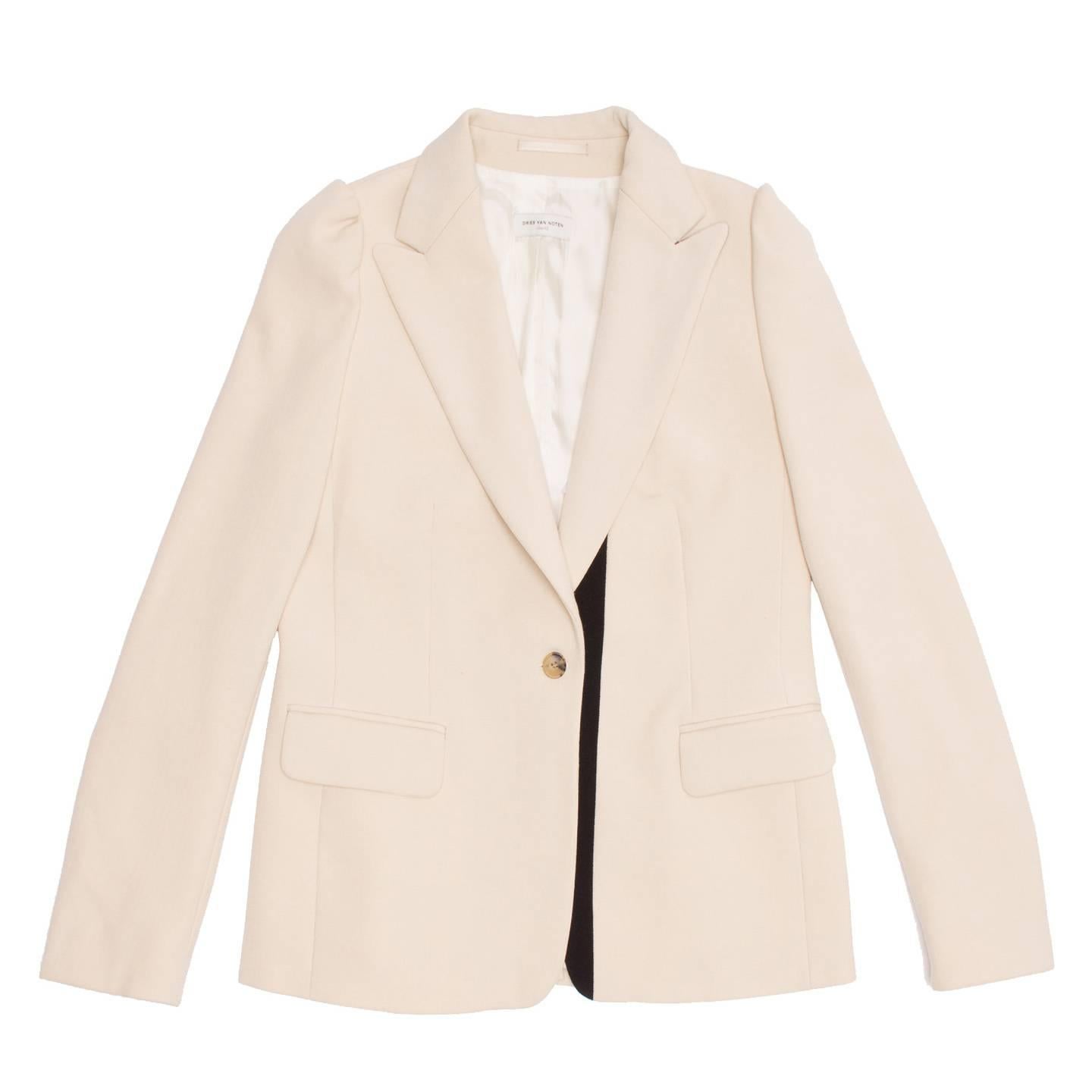 Wool cream colored single button blazer with black trim detailing underneath collar and along front opening and raised shoulder detailing.

Size  42 French sizing

Condition  Excellent: never worn