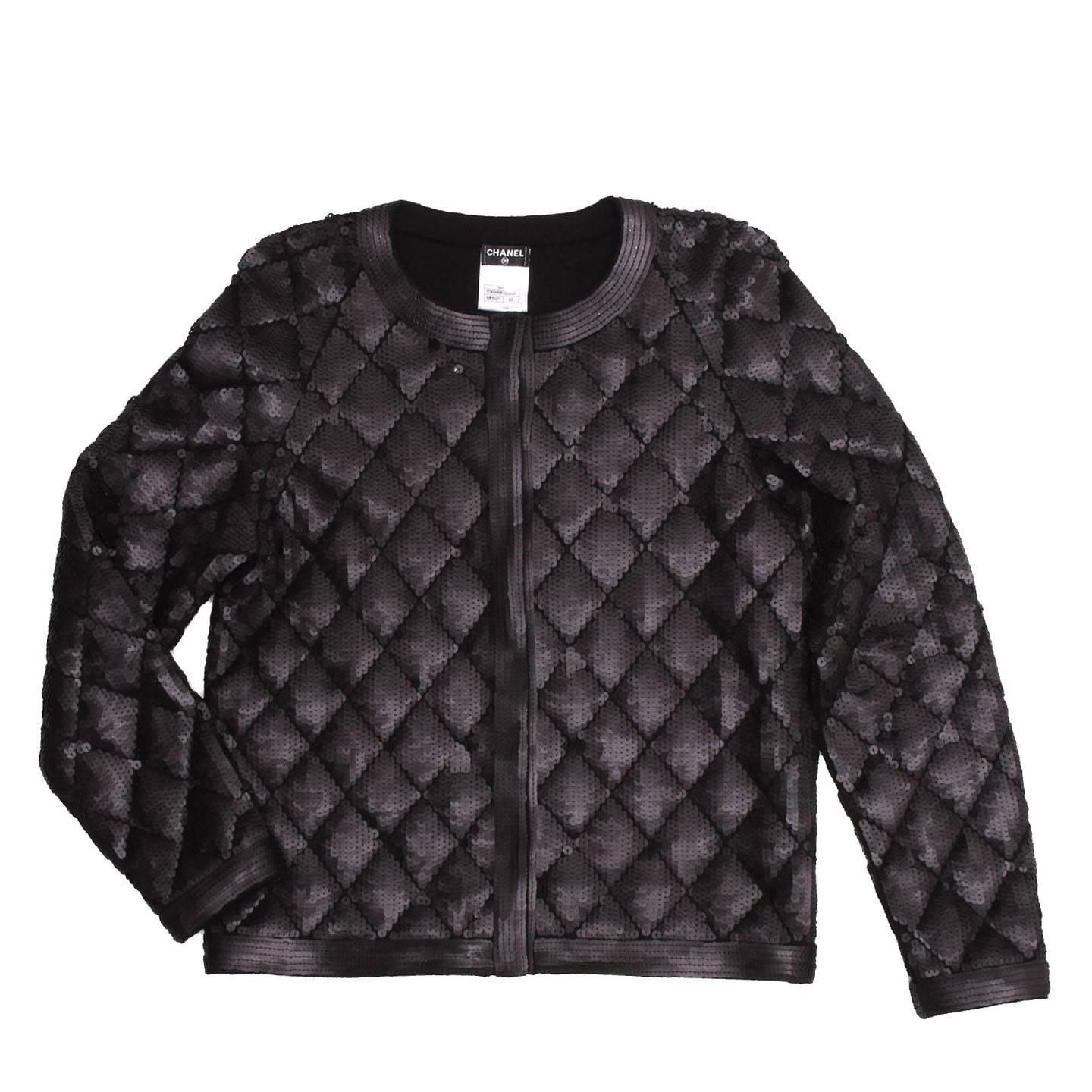 09A Collection: Black sequined classic Chanel quilted pattern cardigan style jacket.

Size  42 French sizing

Condition  Pristine and Excellent: never worn