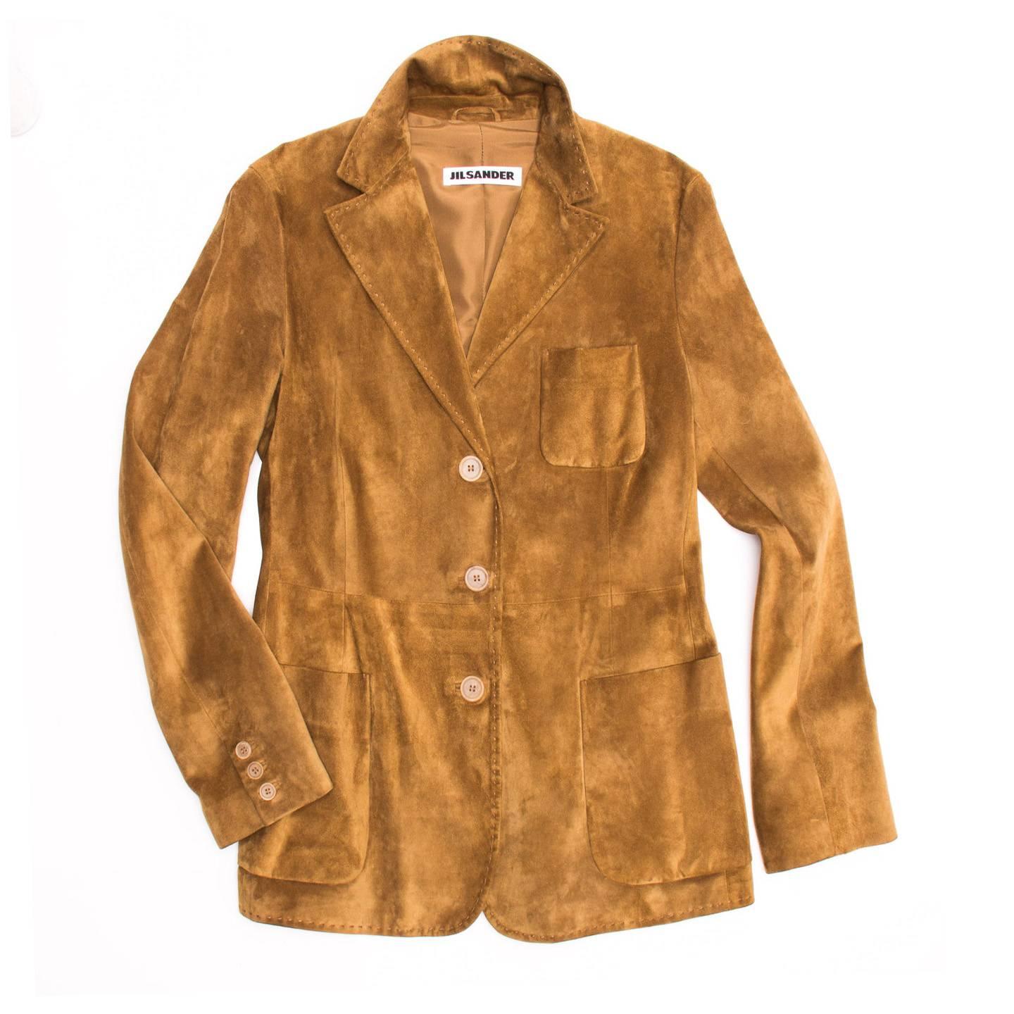 Caramel colored suede single breasted 3 button blazer with exposed stitch trim detail side pockets and chest pocket.

Size  42 French sizing

Condition  Excellent: worn a few times