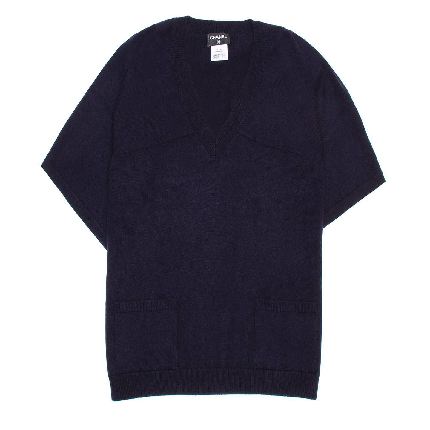Mediterranean blue cashmere V-neck pullover with short kimono sleeves open at under arm seam. The fit is loose and two little patch pockets enrich the front with CC Logo Placket.

Size  44 French sizing

Condition  Pristine