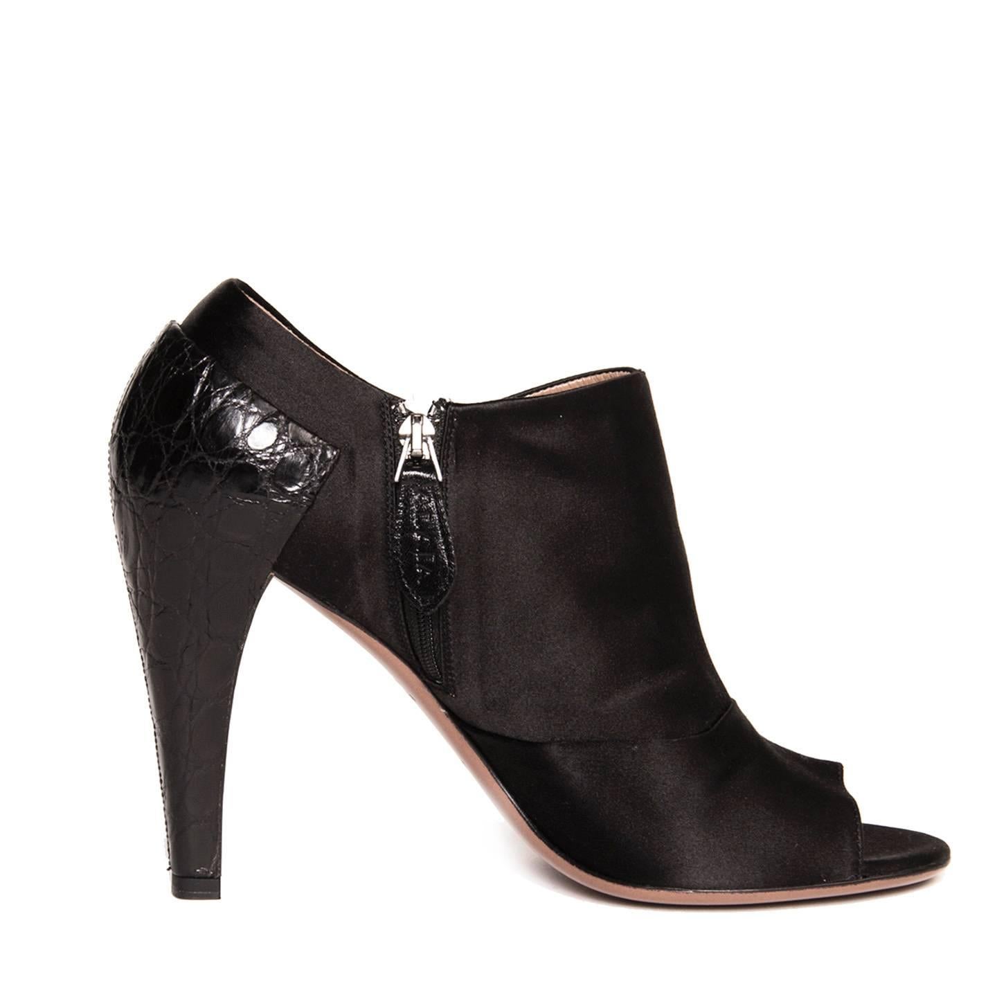 Alaïa Black Peep Toe Ankle Boots In New Condition For Sale In Brooklyn, NY