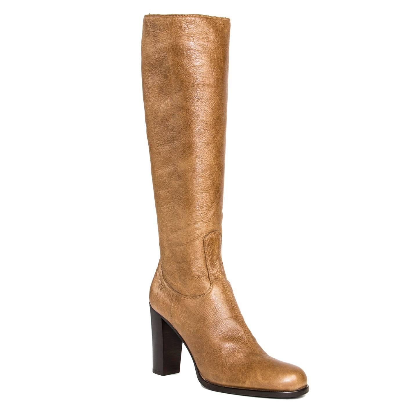 Desert tan leather shearling knee high boots with round toe and instep zipper. The sole and the heel are dark brown to create a contrast. Vero Cuoio. Made in Italy. Heel 4