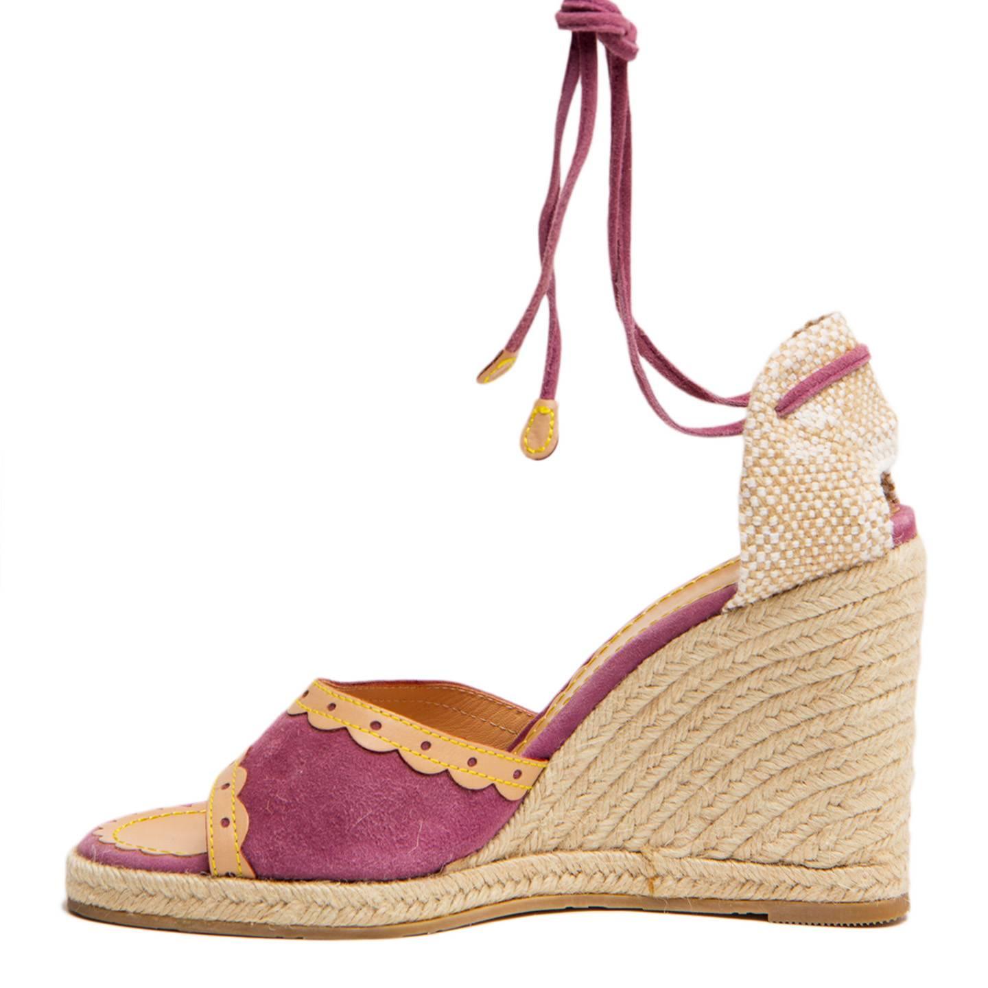 Louis Vuitton Purple Suede & Tan Leather Wedges In New Condition For Sale In Brooklyn, NY