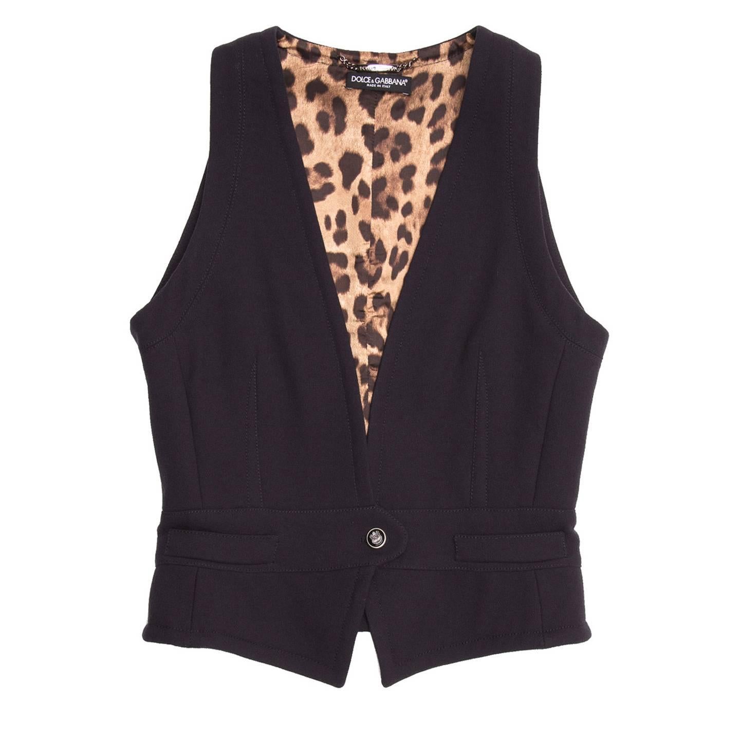 Fitted navy wool vest with single button closure. Darts at front and back for figure flattering fit. Single welt pockets at front waistband. Lining in signature leopard print.

Size  44 Italian sizing

Condition  Excellent: never worn