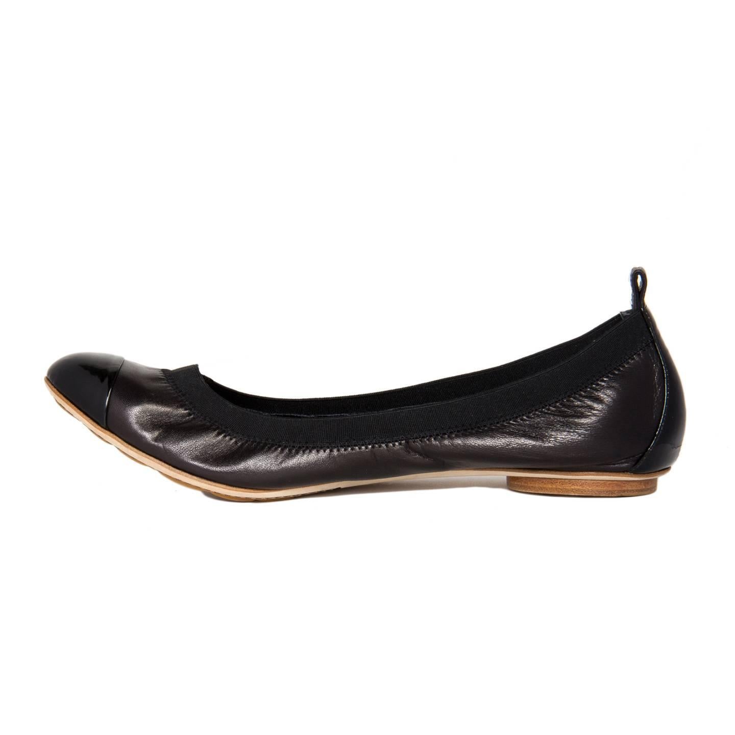 Traditional Chanel Black Leather Ballerina Shoes In New Condition In Brooklyn, NY
