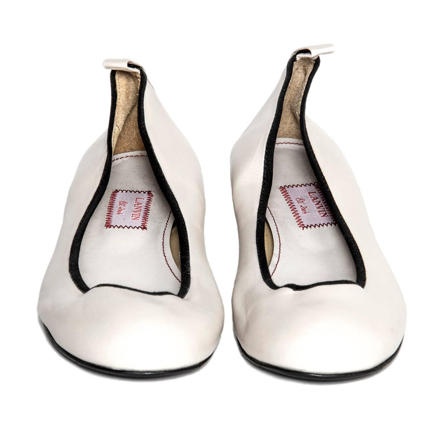 Lanvin Beige & Black Ballerina Shoes In New Condition For Sale In Brooklyn, NY