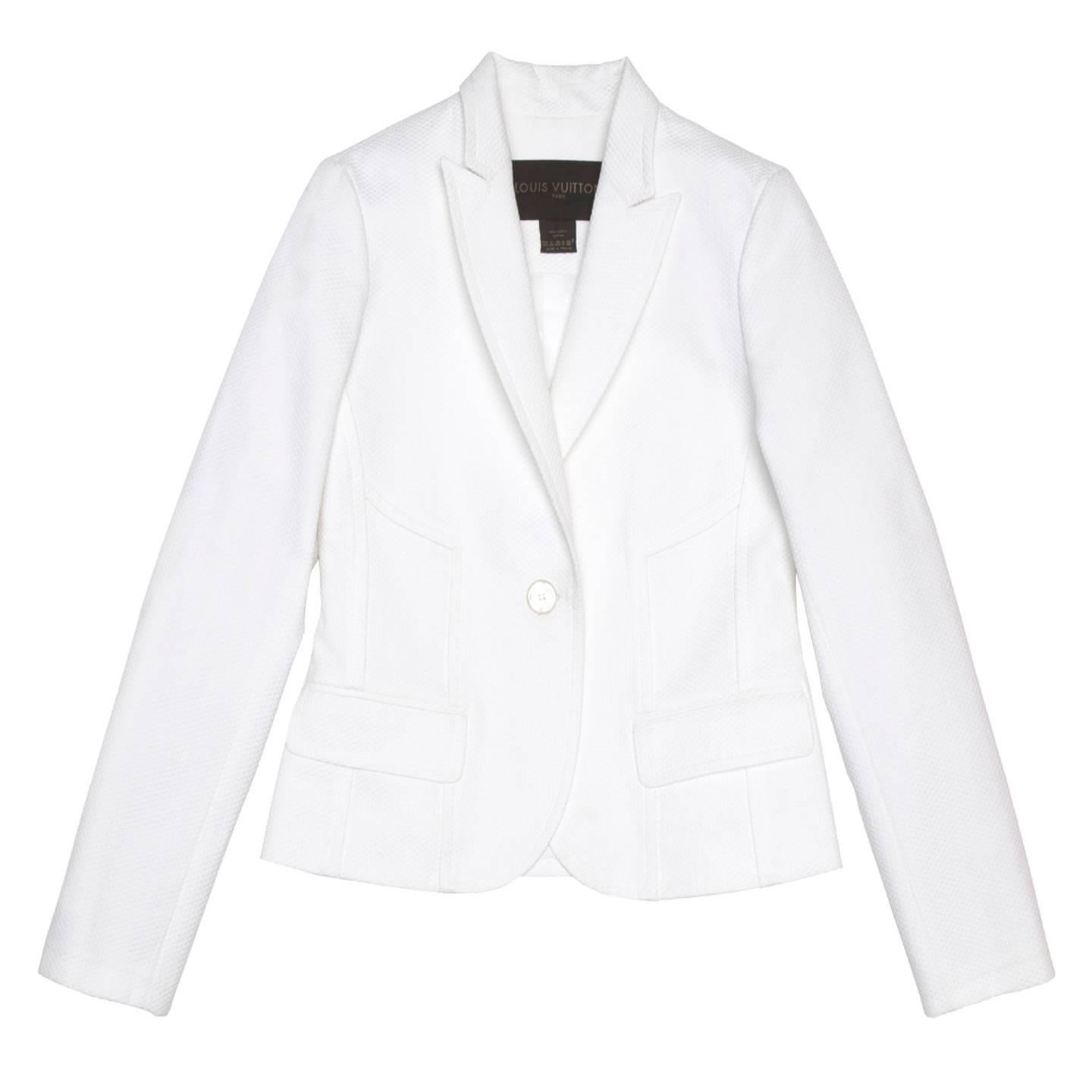Beautiful white cotton pique short fitted blazer with peaked lapel and rounded front hem. All the seams on the jacket are folded toward the outside and create geometrical effects with a combinations of curves and straight lines. The front is also