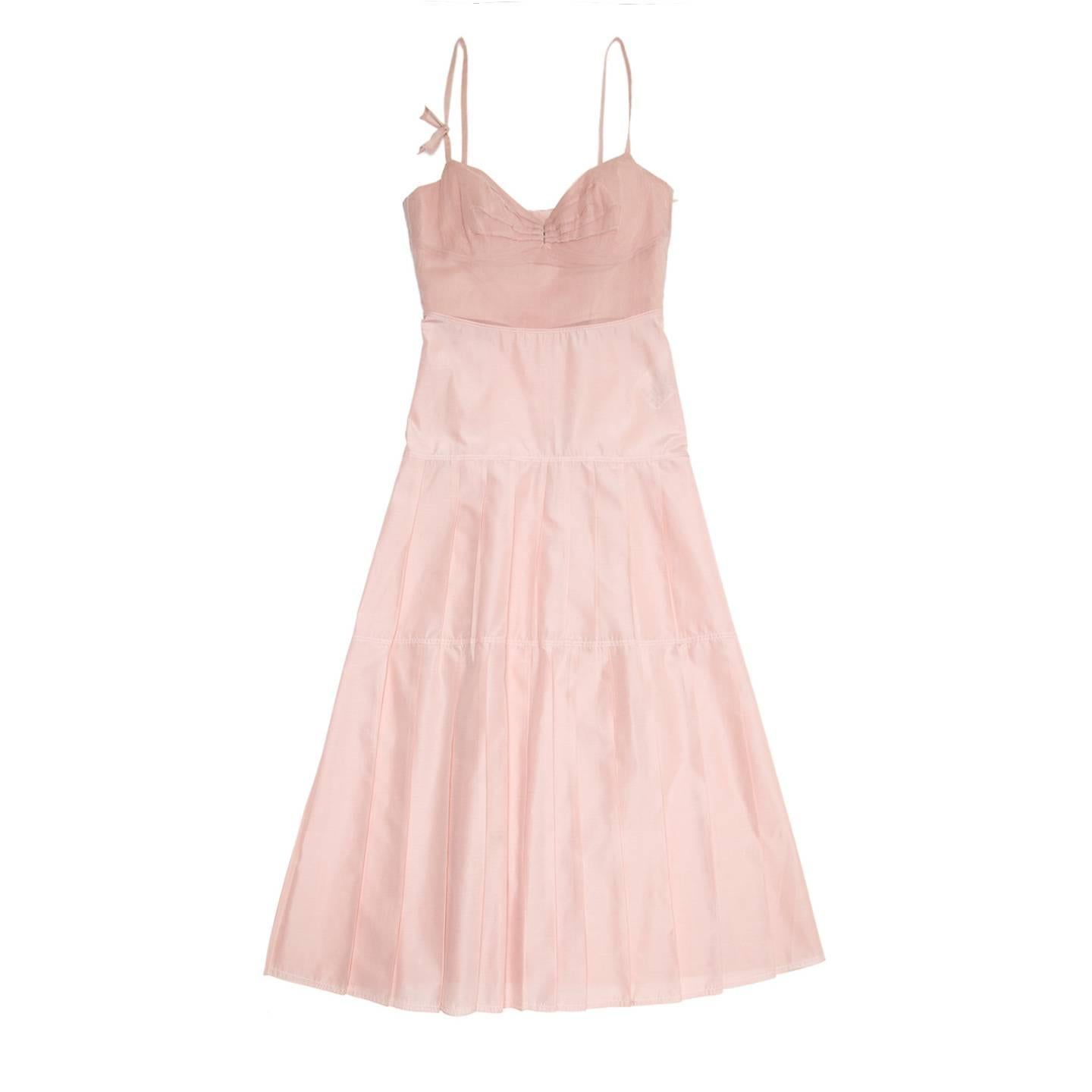 Beautiful and classic dusty pink silk & cotton blend long dress with A-shape skirt embellished by irregular pleats starting at hips. The top has spagetti straps, is fitted and shaped with an inner wired bra.

Size  40 French sizing

Condition 