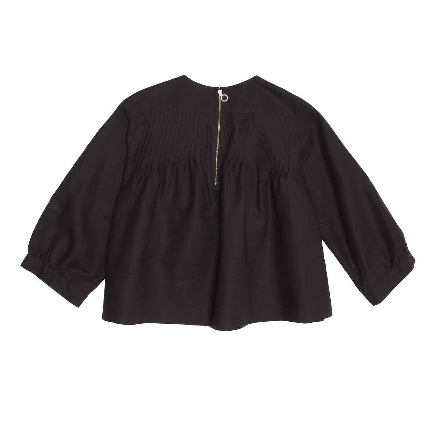 Chloe' Black Linen Top With Ruffles In Excellent Condition For Sale In Brooklyn, NY