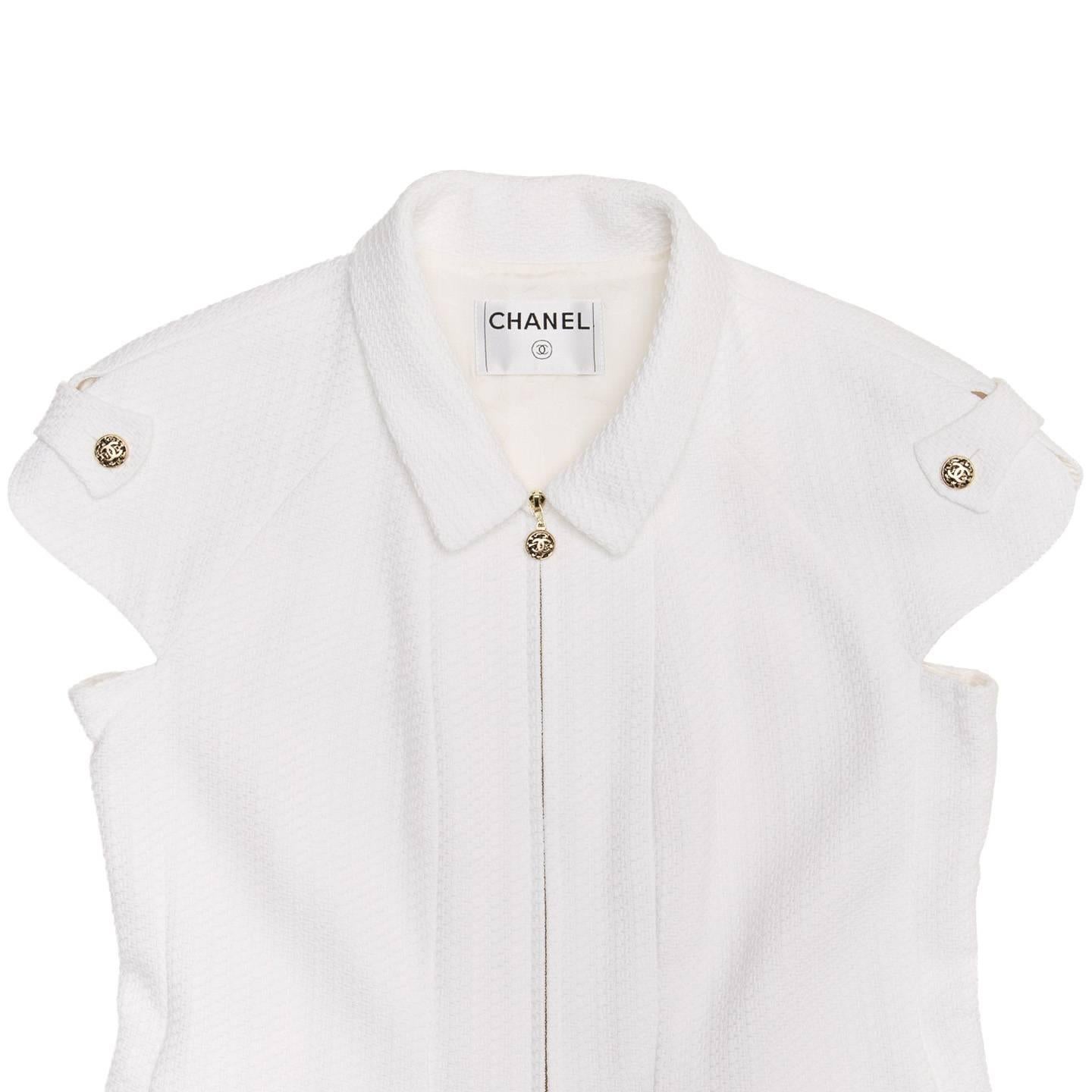 Chanel White Thick Pique Cotton Zip Front Jacket Vest In New Condition For Sale In Brooklyn, NY