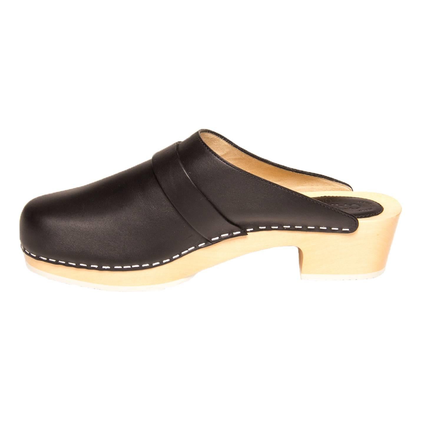 chanel wooden clogs