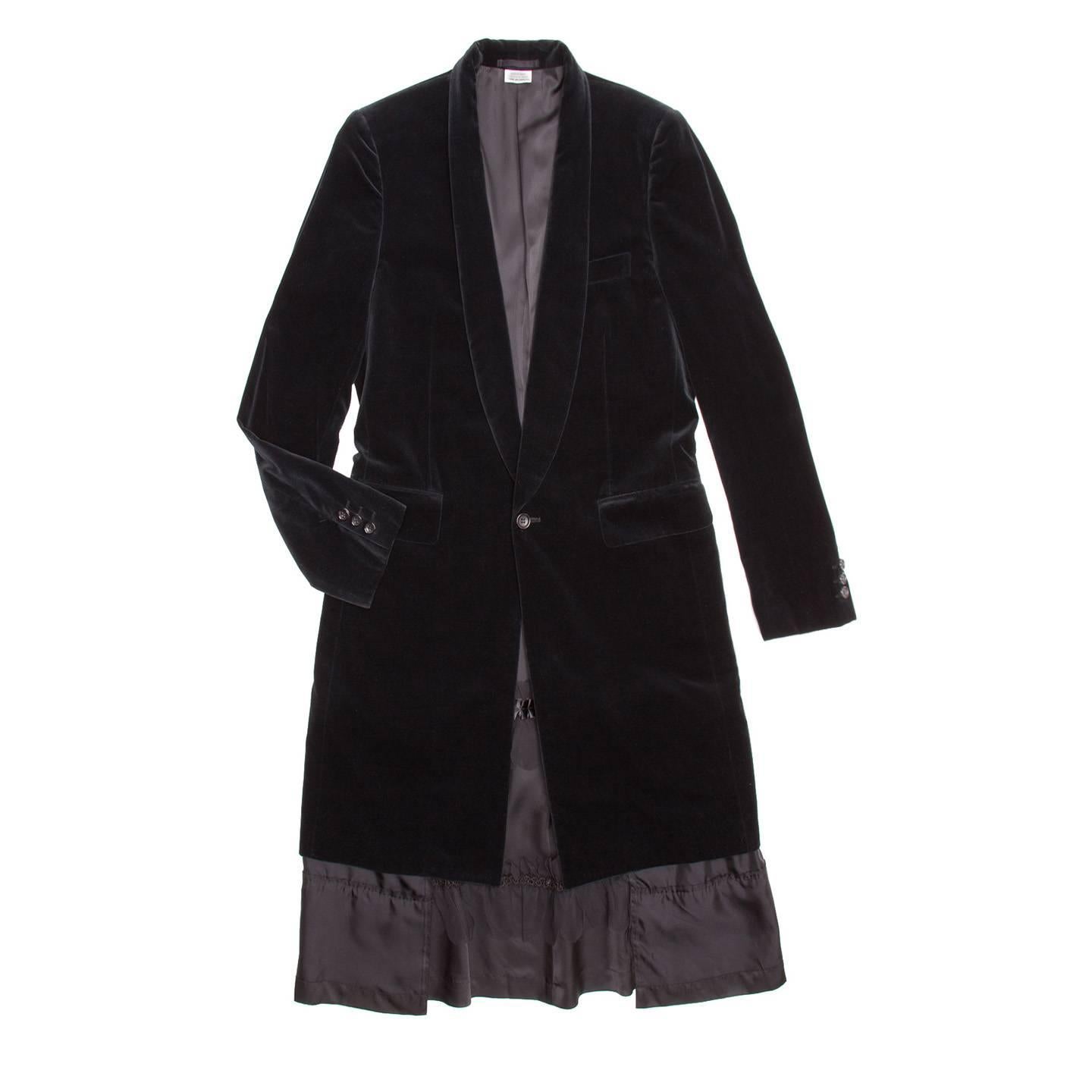 Black long coat with extended lining. Plunging shawl collar with 1 button closures. Front side flap pockets. Lining is a hidden detail of amazing layers that has gathered ruffles with delicate ribbons and pockets which is a beautiful surprise hiding