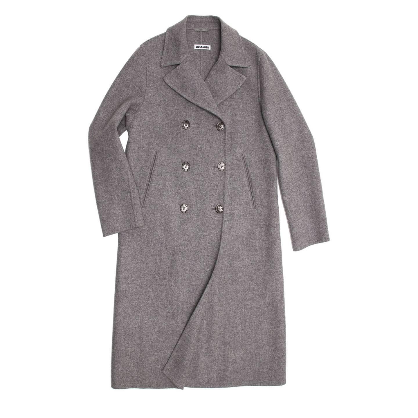 Grey cashmere double breasted coat with loose fit and mid calf length. The finishing of the fabric is double face, which gives it a very clean and elegant look.

Size  38 French sizing

Condition  Excellent: never worn