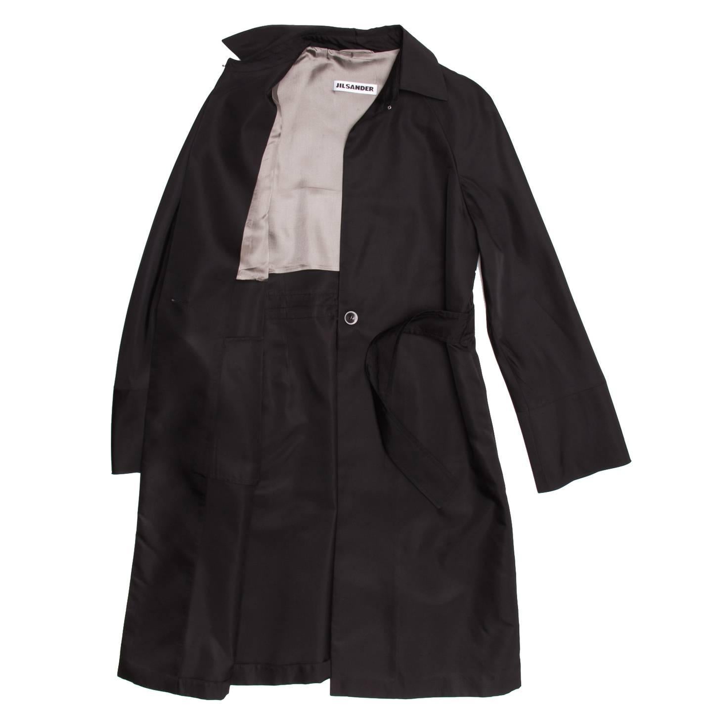 Jil Sander Black Silk Belted Coat In Excellent Condition For Sale In Brooklyn, NY