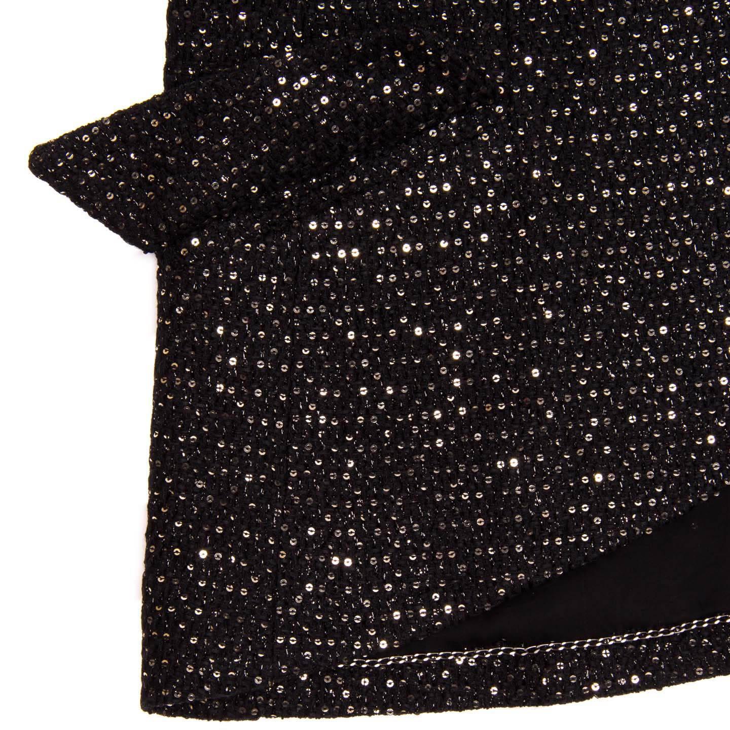 Women's Chanel Black & Gold Sequined Tailored Blazer For Sale