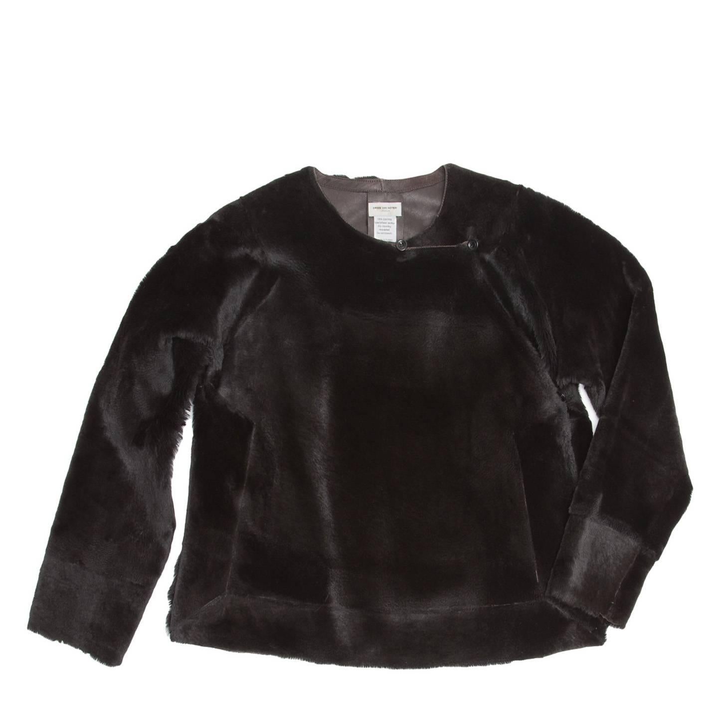 Black kangaroo fur cropped jacket with an elegant round neck and an asymmetric side closure with little buttons and leather loops.

Size  M Universal sizing

Condition  Excellent: worn a few times