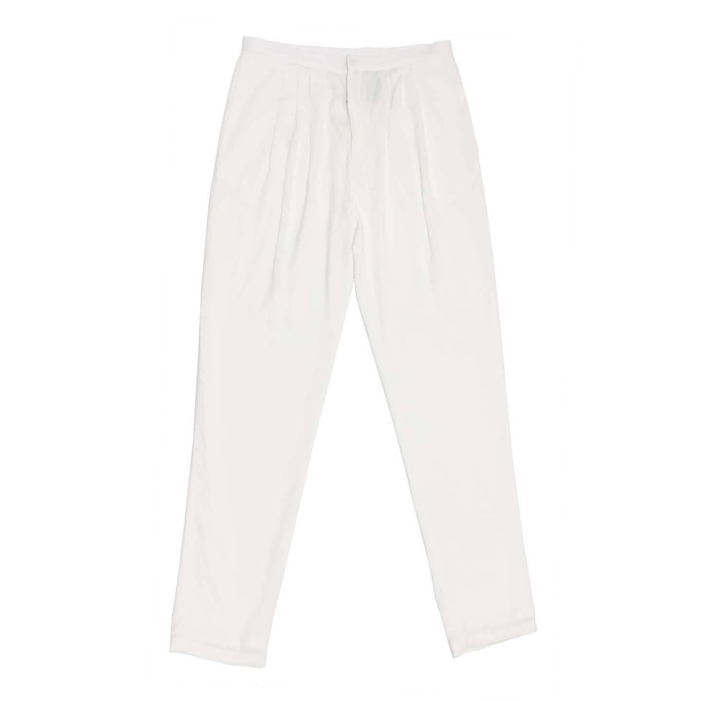 White light trousers wide at hip and narrow at the ankles. The pleats under waist at front create soft volume on the top part, the waist band is thin and simple, slash pockets sit on the side seams and slit pockets enrich the back. Made in