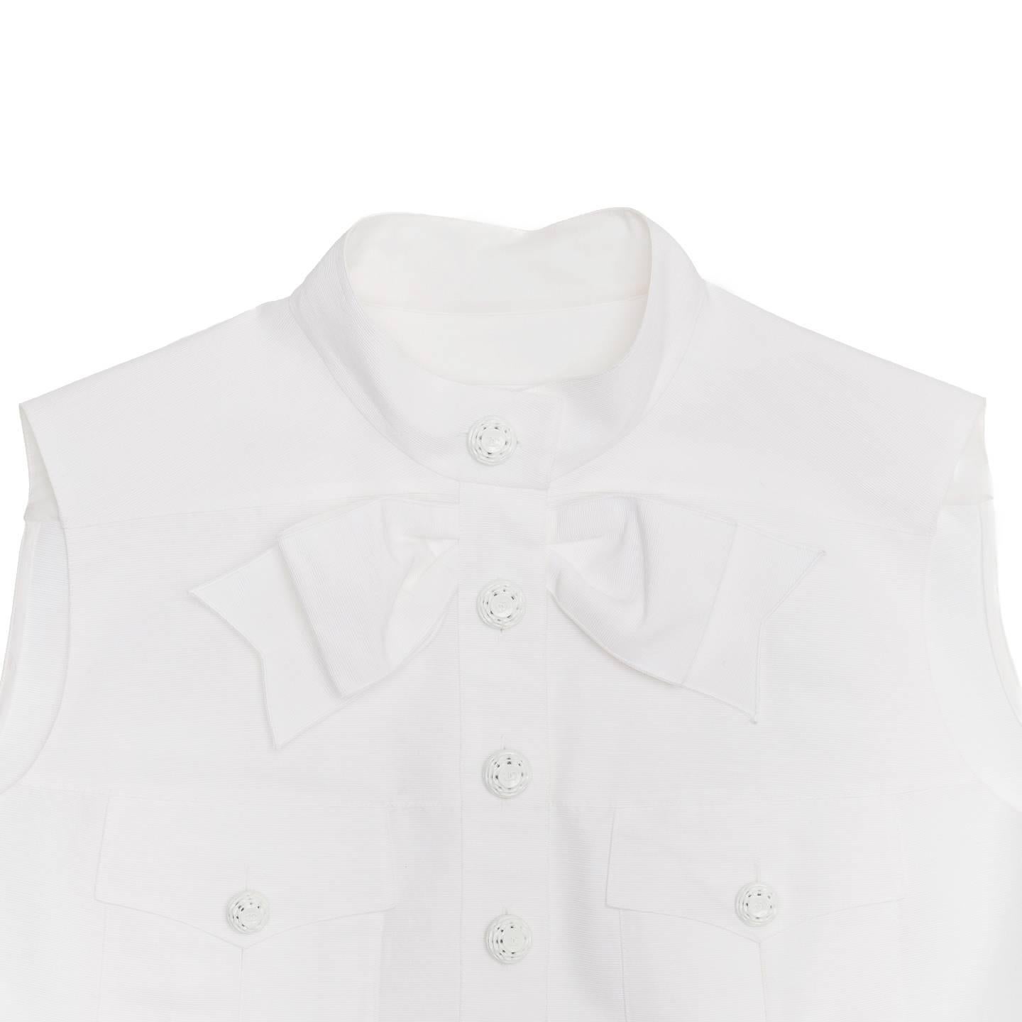 Chanel White Sleeveless Top or Jacket With Bow Detail In Excellent Condition In Brooklyn, NY