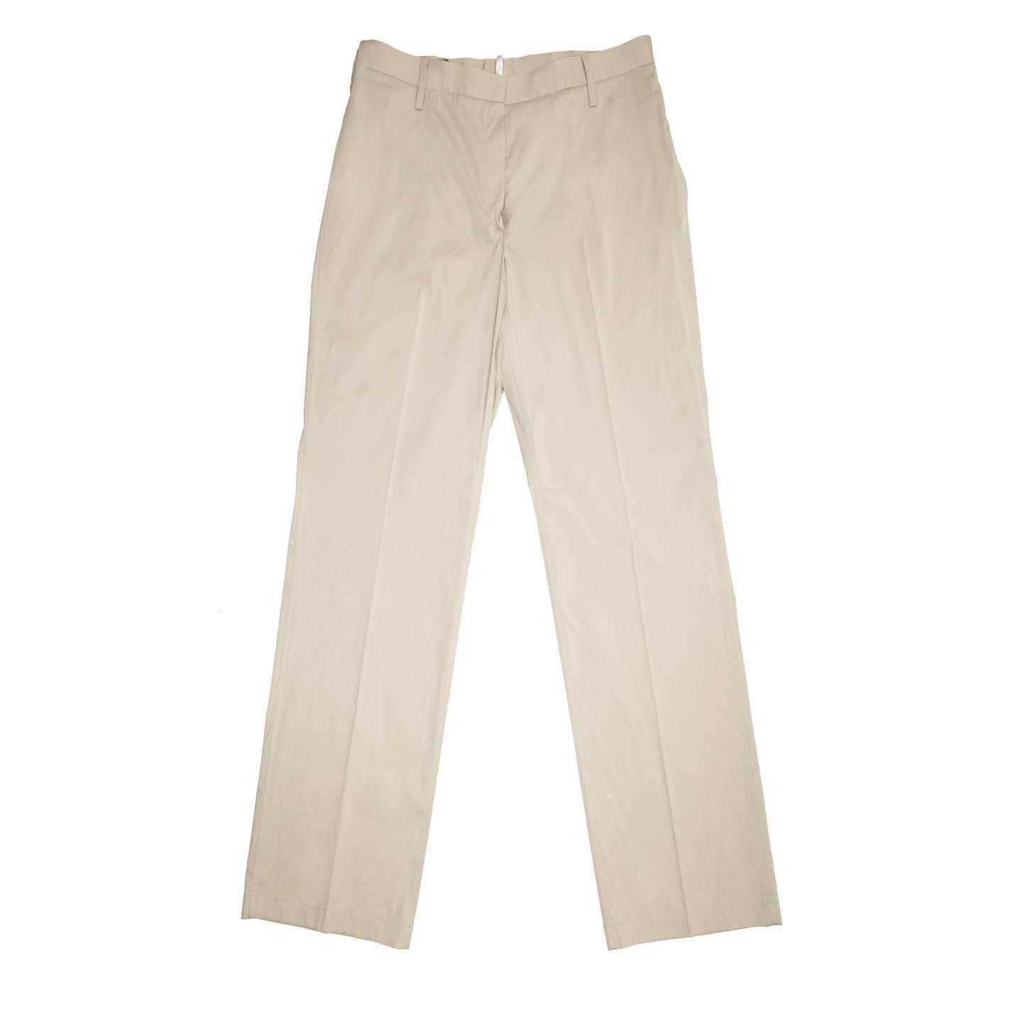 Light weight khaki cotton/elastane blend palazzo trousers with long and wide legs. The pants are suit pleated, the front is flat with a hidden hook closure at waist band, the slash pockets are on the side seams and one slit pocket sits at back. Made