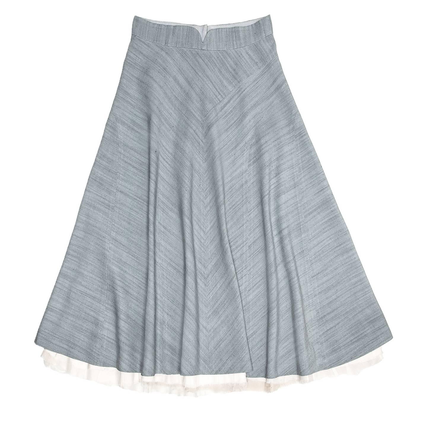 Silk and linen sky blue thick long skirt made of geometric panels and with a waist band beautifully shaped at front. The skirt is high waisted, ankle length with ivory raw inserts at hem and it has an a-line volume. Made in U.S.A.

Size  12 US