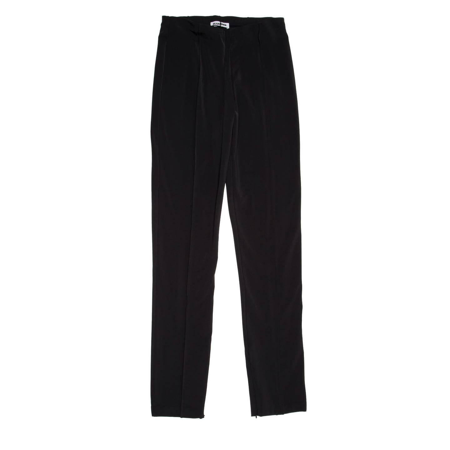 Black poly bland stretch pants with elastic waistband, plain front and back without pockets. The legs are straight with stitched down pleats. 

Size  XL Universal sizing 

Condition  Excellent: never worn