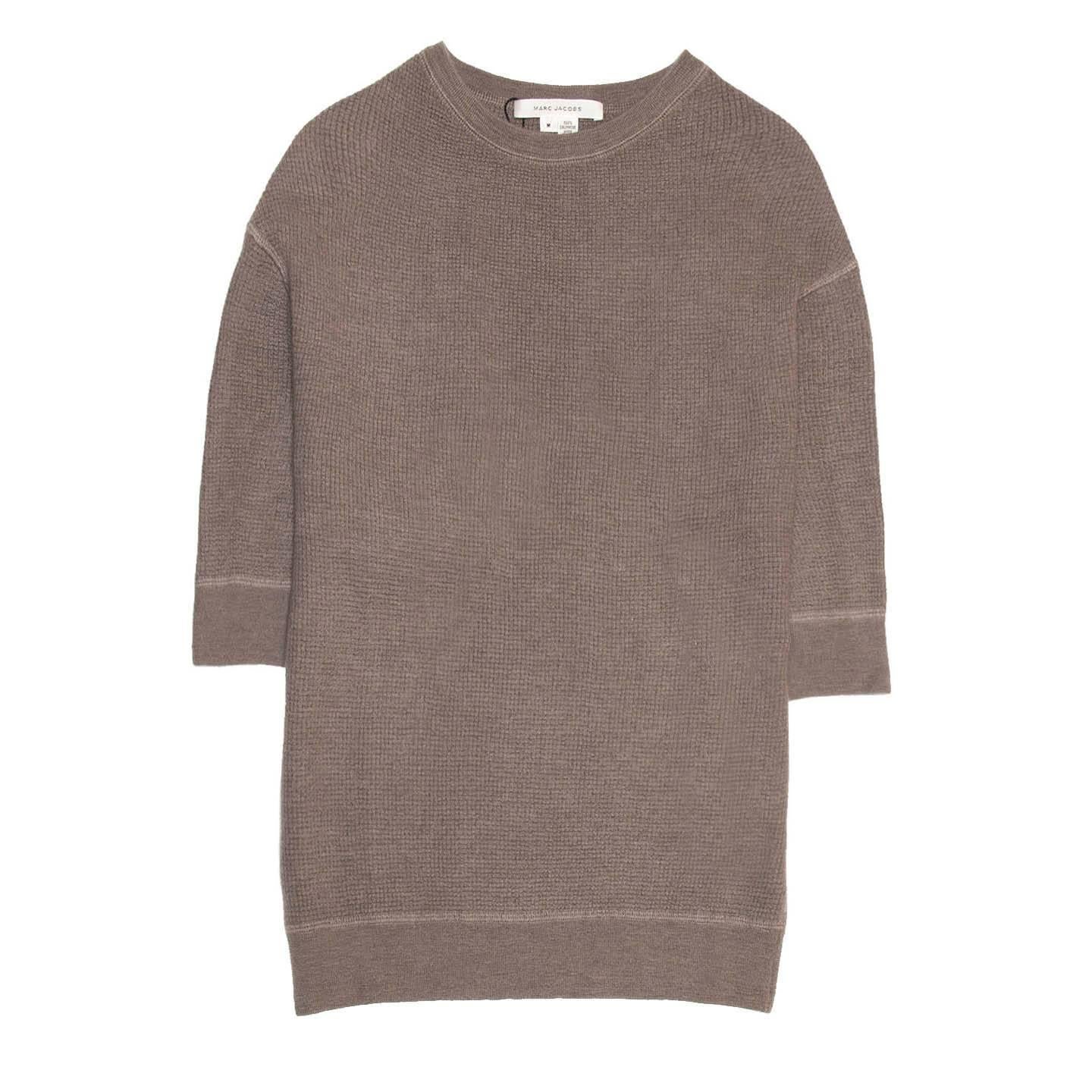 Grey brown cashmere waffle knit crew neck pullover with 3/4 length sleeves. Neck, cuffs and hem are finished with fine ribbed borders enriched by tone-on-tone flatlock stitching detail to match the armholes seam.

Size  M Universal sizing

Condition