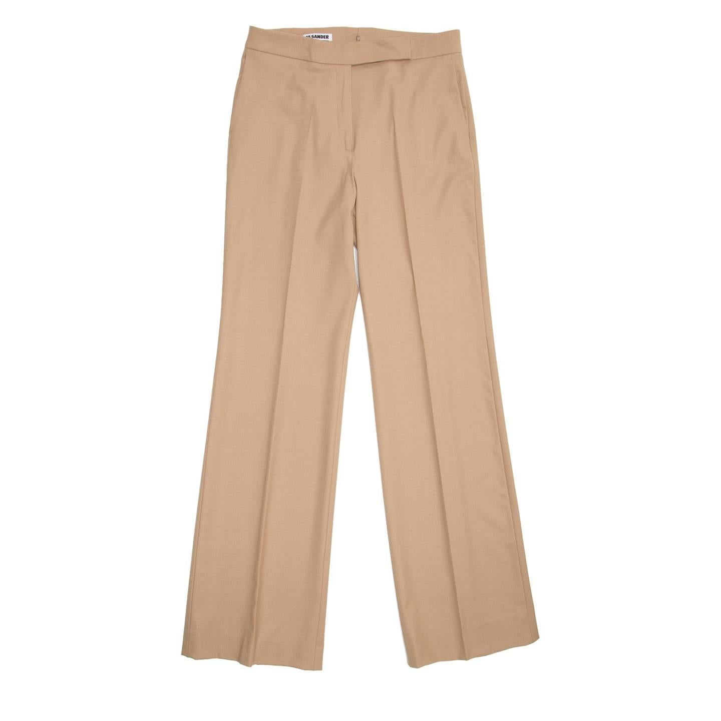 Camel color wool suit pleated wide trousers with a small flare and slash pockets at front.

Size  42 French sizing

Condition  Excellent: never worn