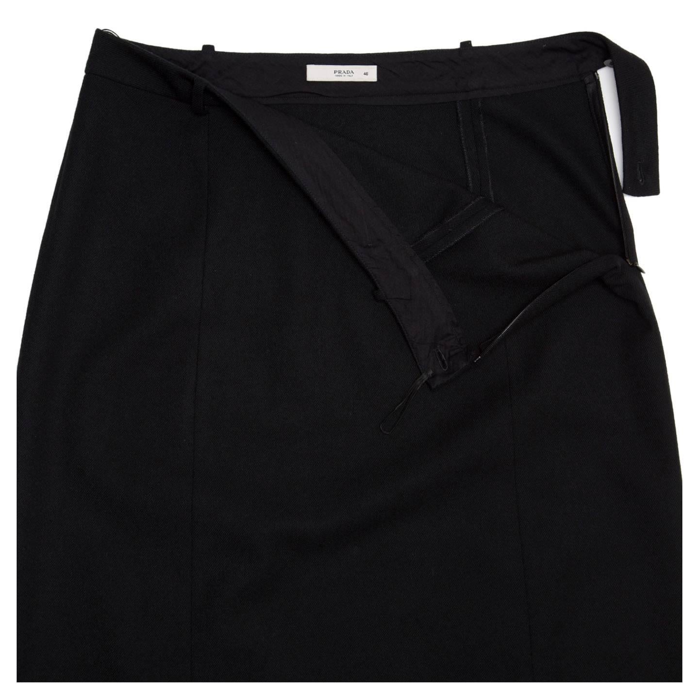 Prada Black Wool Straight Skirt In Excellent Condition For Sale In Brooklyn, NY