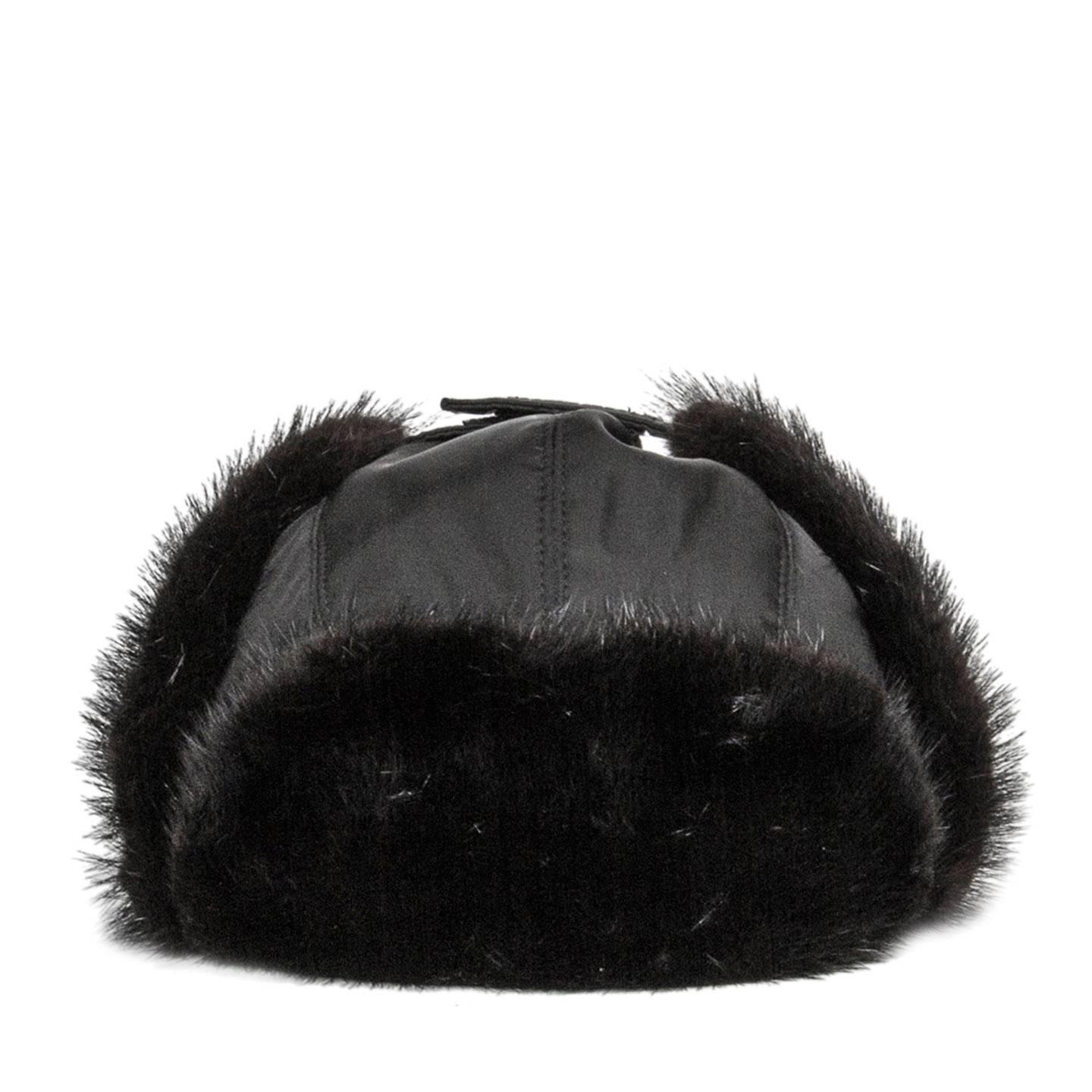 Prada black nylon and mink fur hunters style cap with ear flaps and velcro closure.

Size  M Universal sizing 

Condition  Excellent: worn a few times