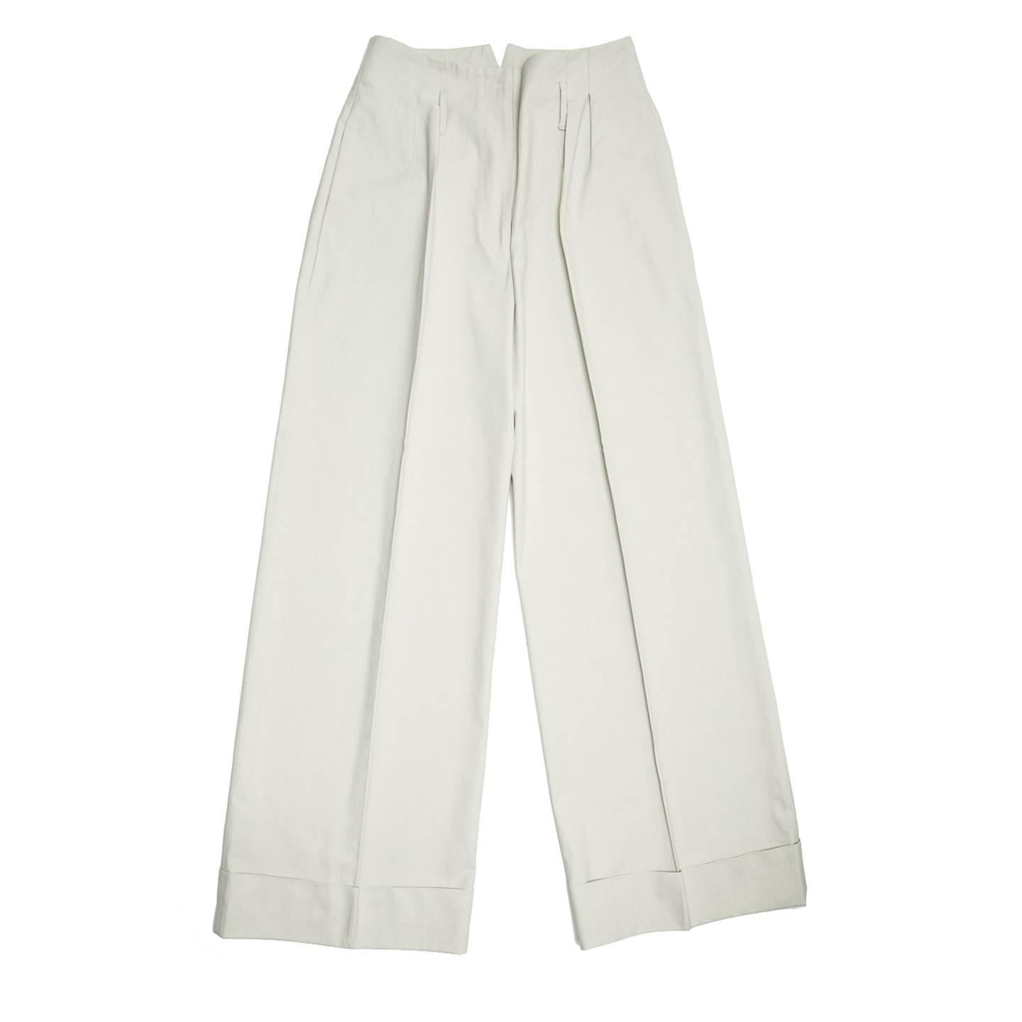 Stella McCartney ecru cotton suit pleated high waisted trousers with very wide fit, slash pockets at side seams, a slit pocket on back left side and wide turn-ups.

Size  44 Italian sizing

Condition  Excellent: never worn