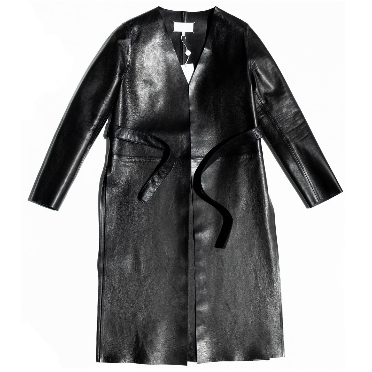Black lambskin collarless leather coat with matching tie belt around the waist . The front is open and buttonless and enriched by two vertical slits. Made in Italy.

Size  38 French sizing

Condition Excellent: New With Tags