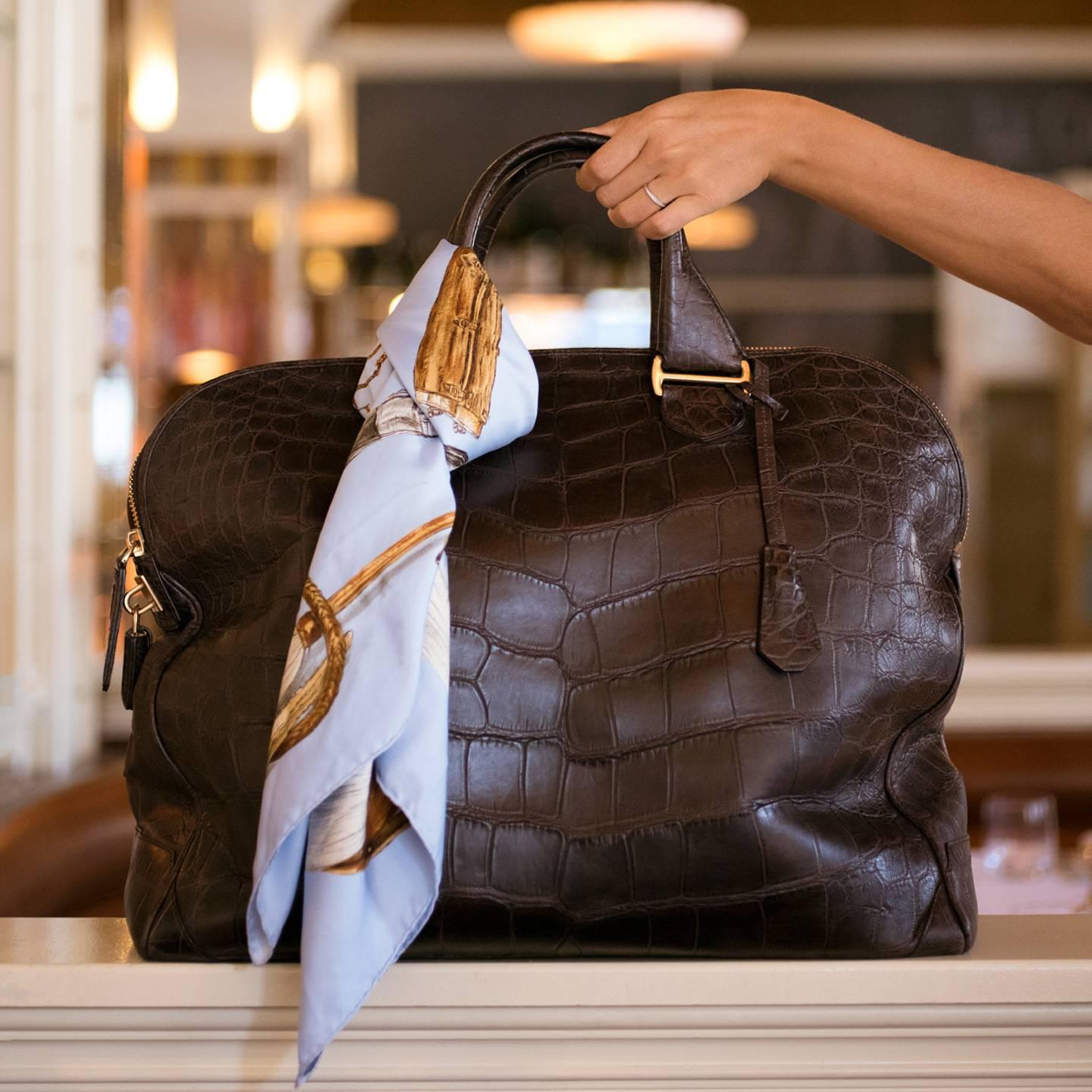 Tom Ford Chocolate Brown Crocodile Oversized Bag für Damen oder Herren im Angebot