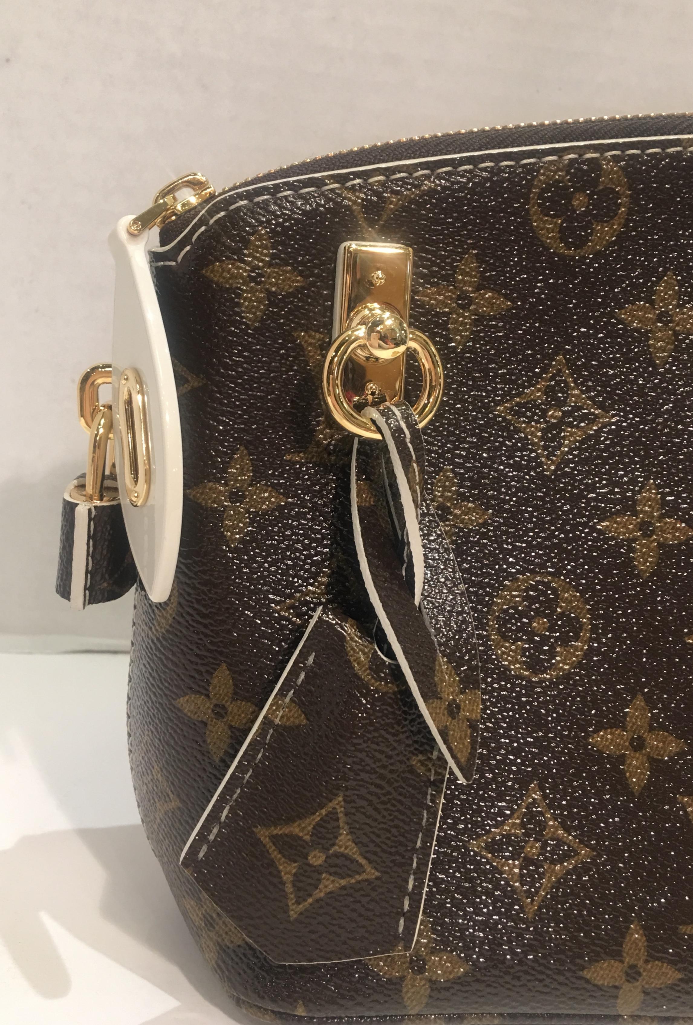 lv clutch purse