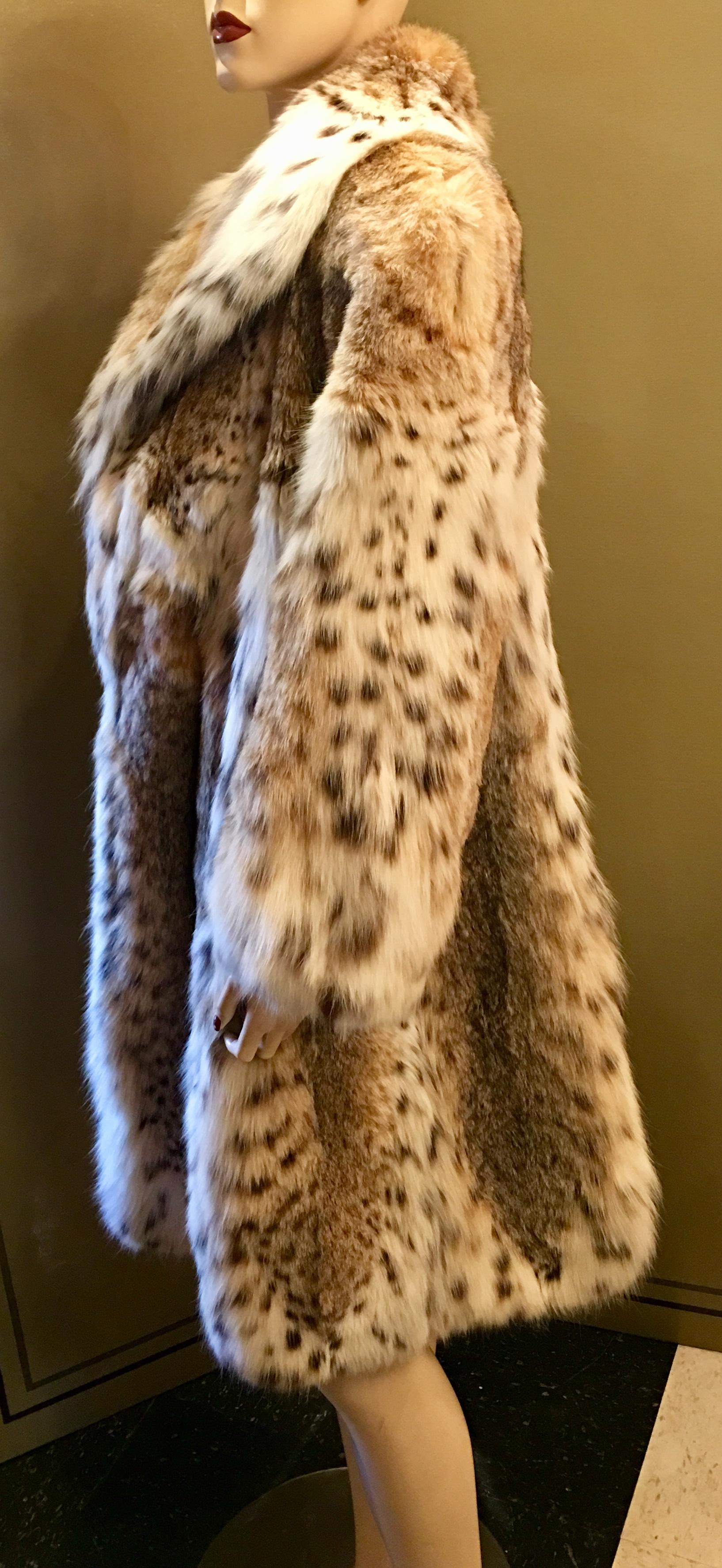 Sexy Natural Spotted Lynx 3 Viertel Länge Ultra Soft High Fashion Pelzmantel im Zustand „Hervorragend“ in Tustin, CA