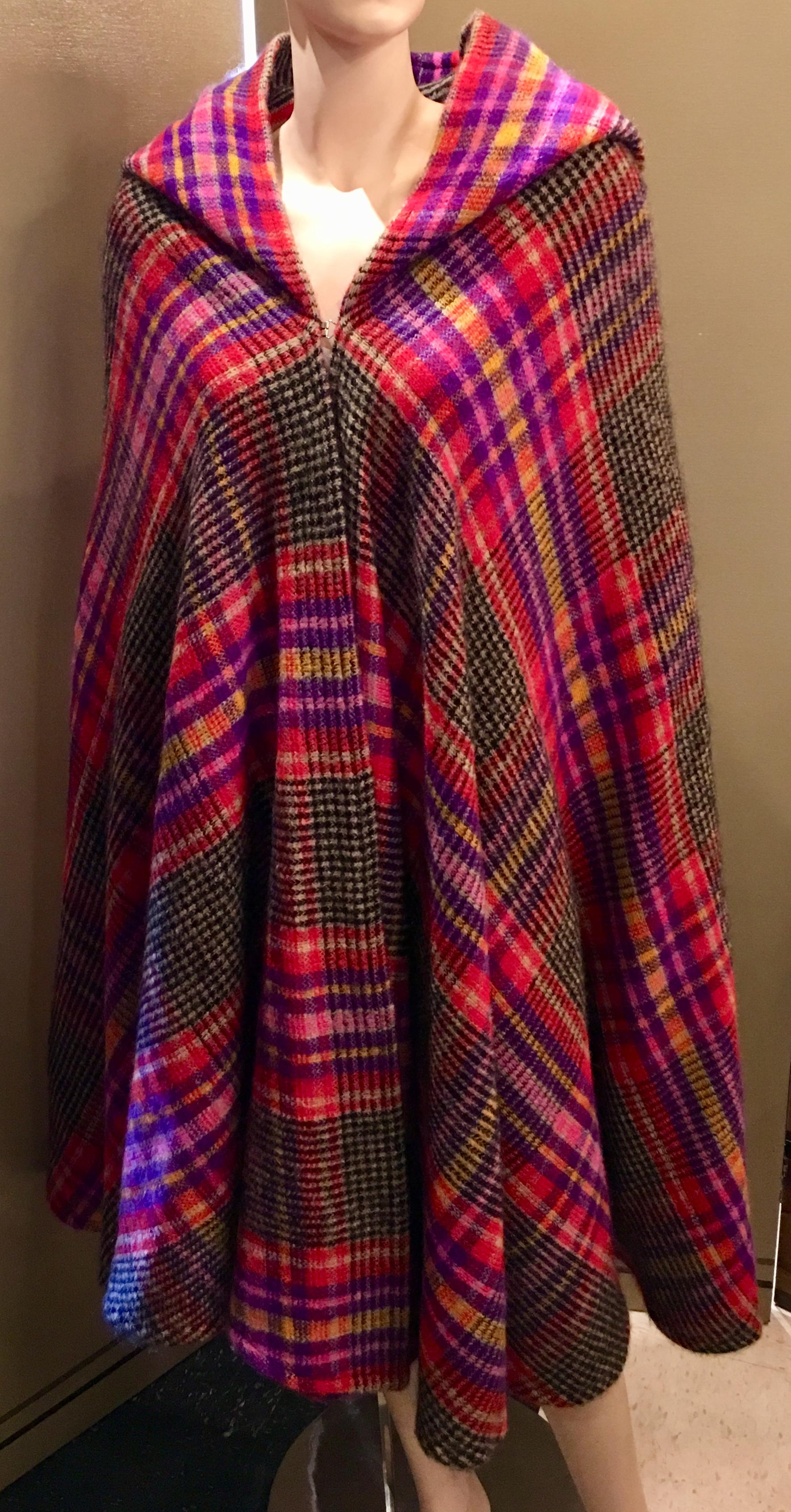 Couture Missoni Plaid Knitted Hooded Wool Cape Mantel mit Orange Label Damen im Angebot