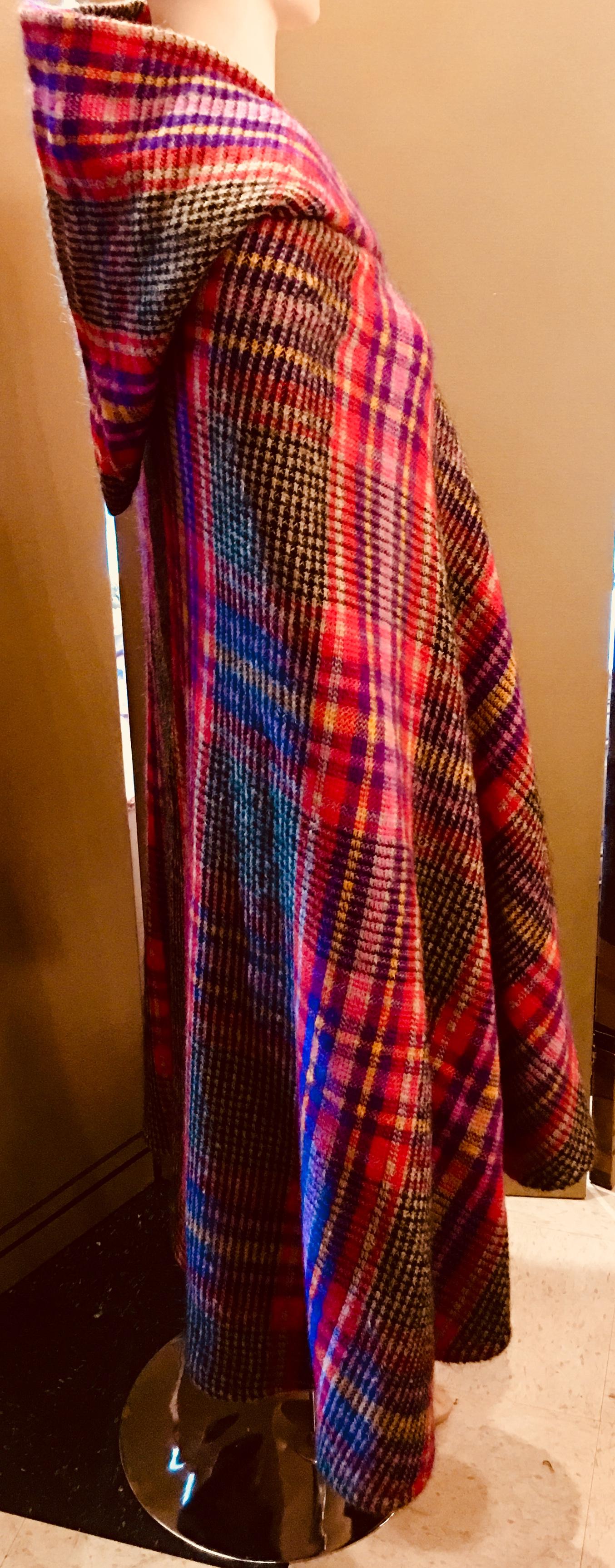 Couture Missoni Plaid Knitted Hooded Wool Cape Mantel mit Orange Label im Zustand „Hervorragend“ im Angebot in Tustin, CA