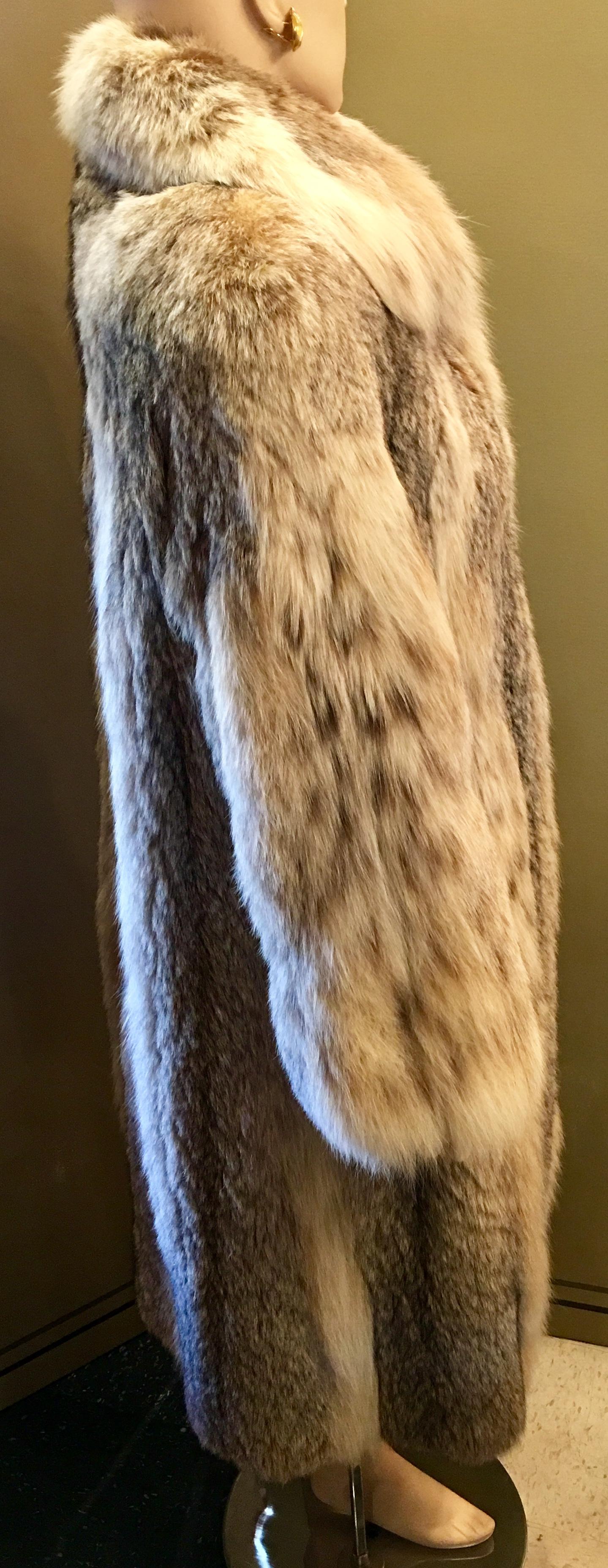 Sumptuous Siberian Lynx Fur Coat by Revillion Paris New York Full Length In Good Condition In Tustin, CA