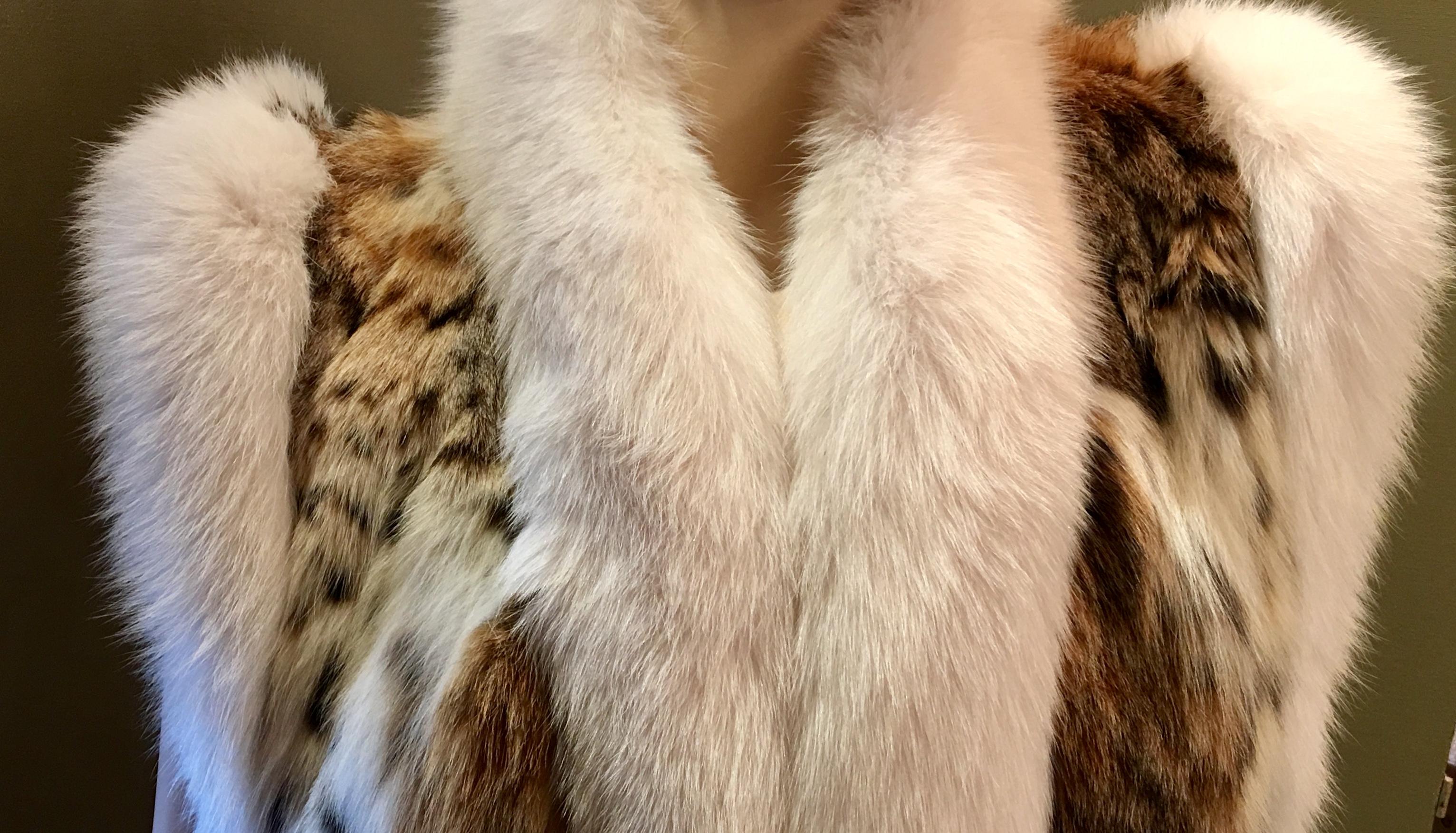 Women's All Year Round Luxurious Spotted Lynx and White Fox Fur Trim Sleeveless Vest  