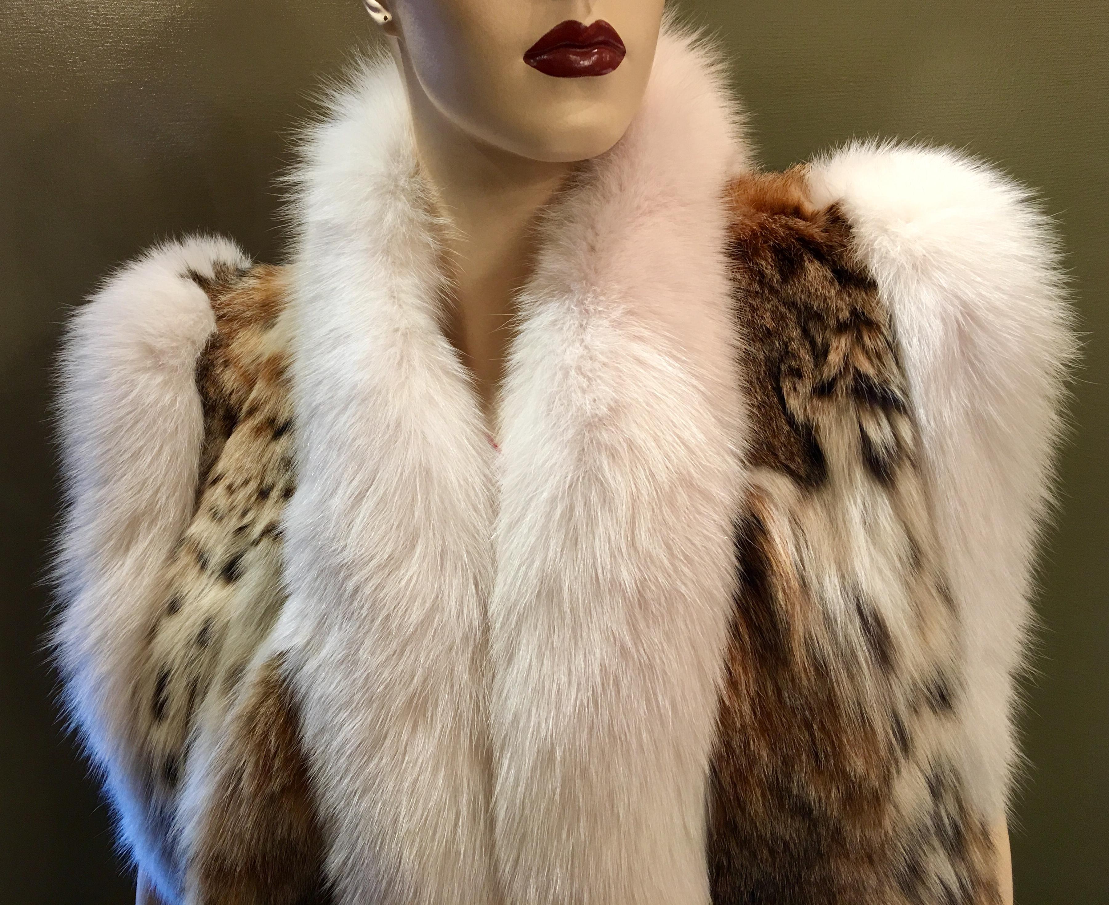 All Year Round Luxurious Spotted Lynx and White Fox Fur Trim Sleeveless Vest   In Excellent Condition In Tustin, CA
