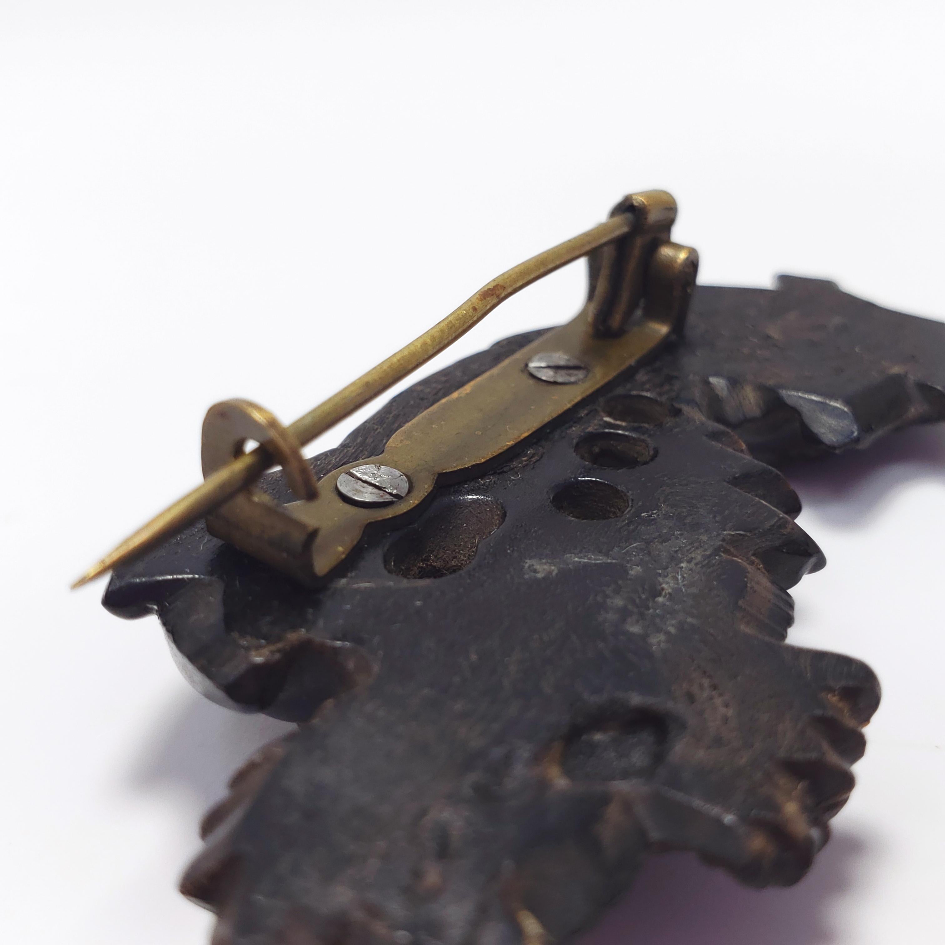 Victorian Mourning Bog Oak Pin in Gilt Brass, Antique, Early 1900s 3