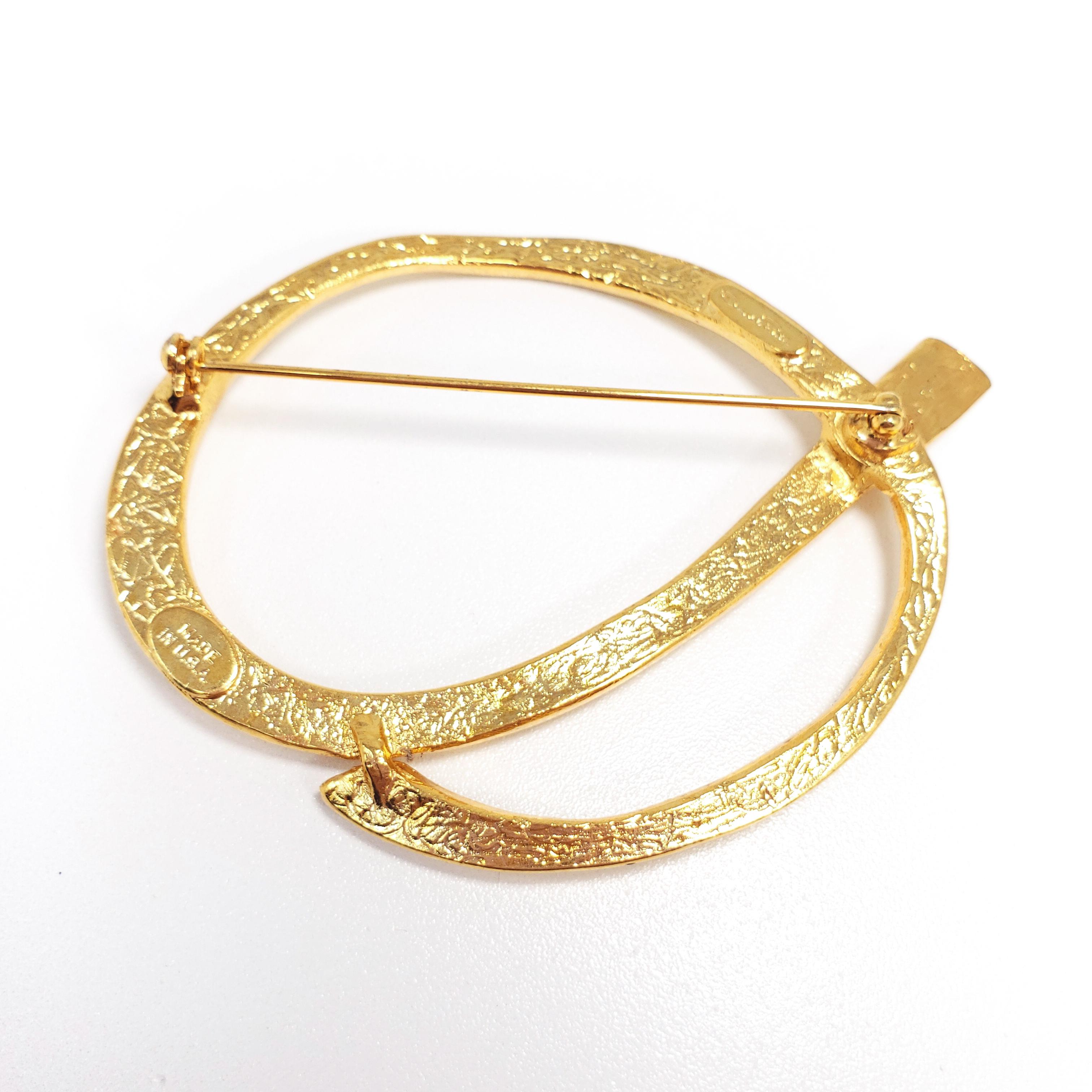 Women's or Men's Oscar de la Renta Abstract Modernist Ribbon Statement Brooch Pin in Gold For Sale