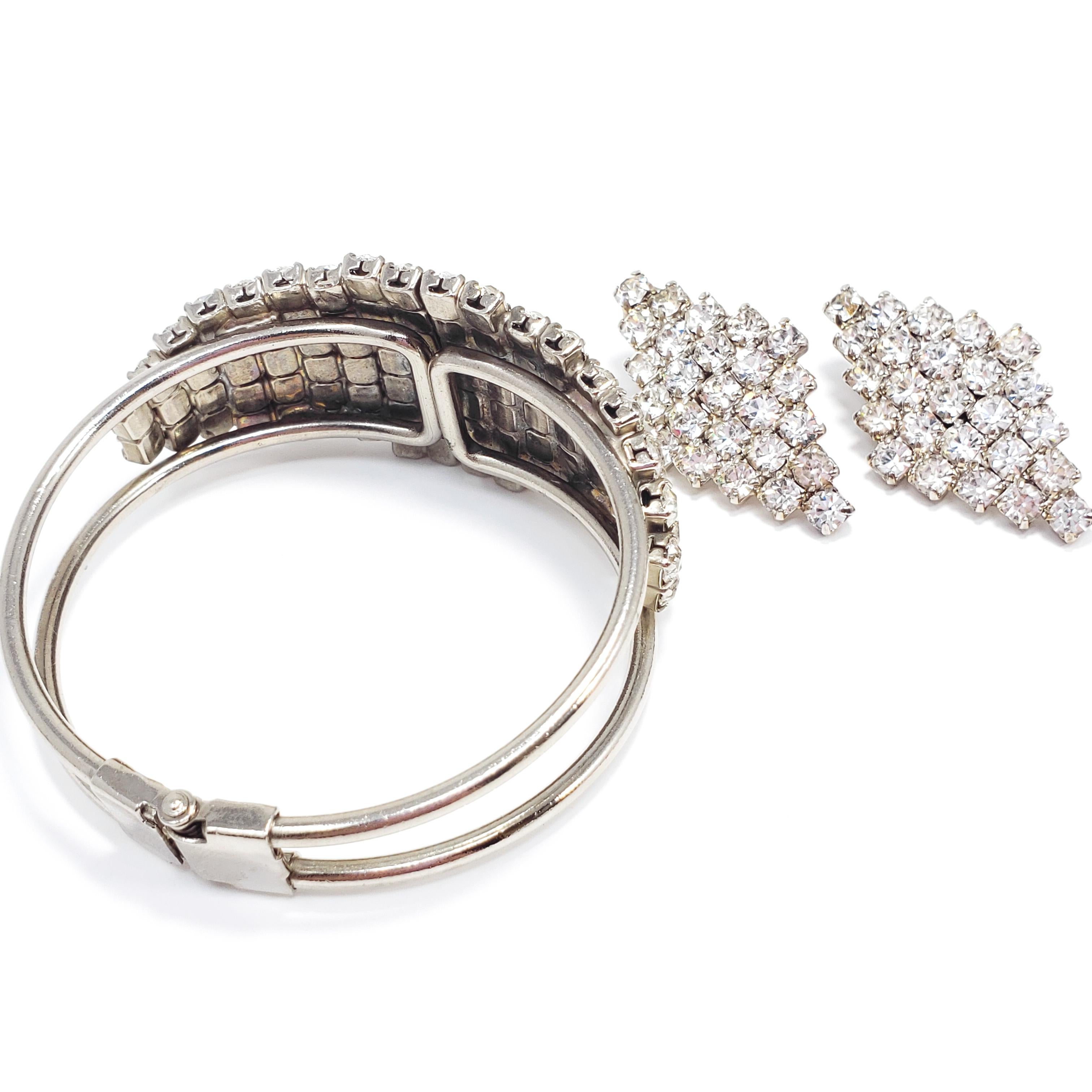 Art Deco Demi Parure Pave Clear Crystal Geometric Clip On Earrings and Bracelet Excellent état - En vente à Milford, DE