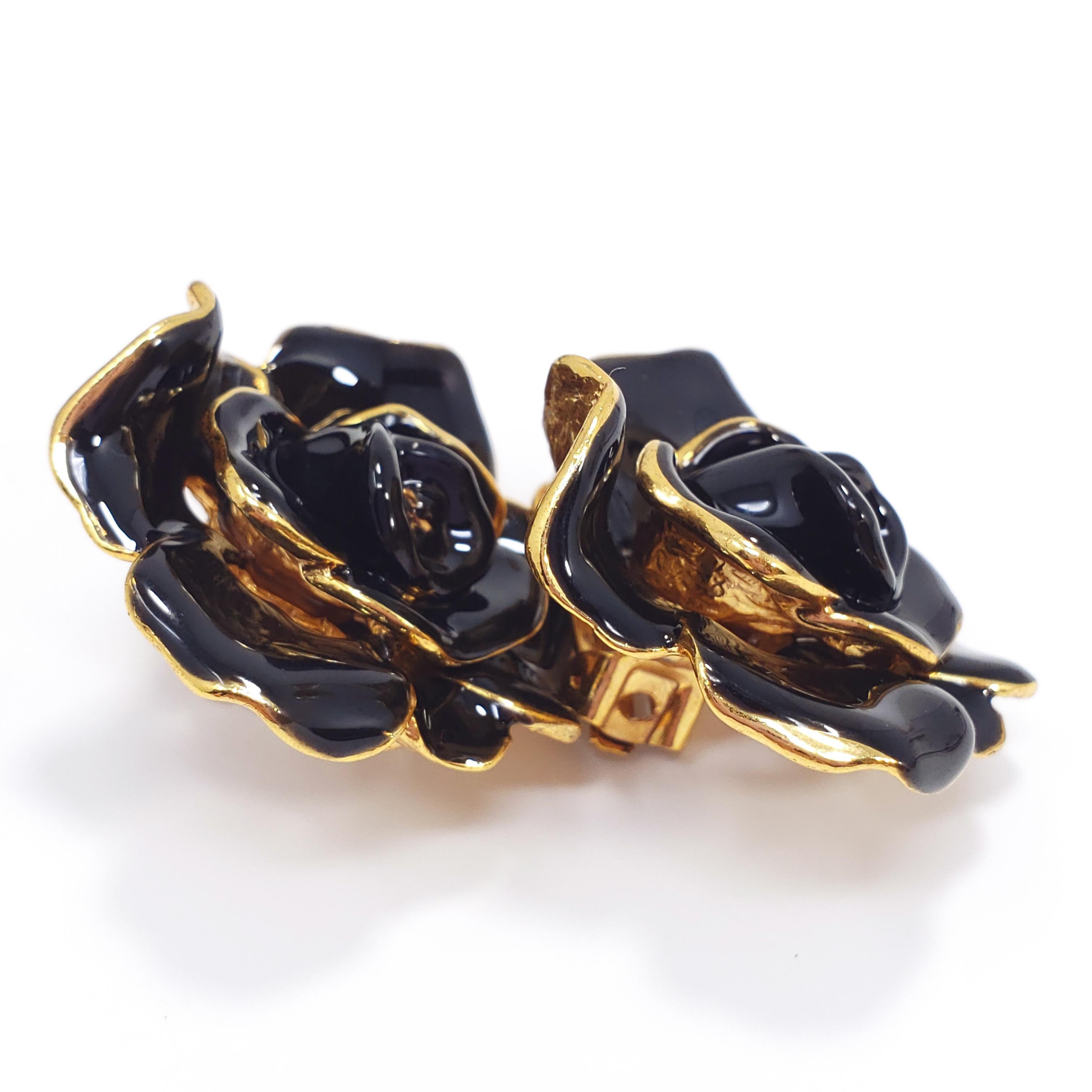 Contemporary Oscar de la Renta Painted Black Rosette Button Flower Clip On Earrings in Gold
