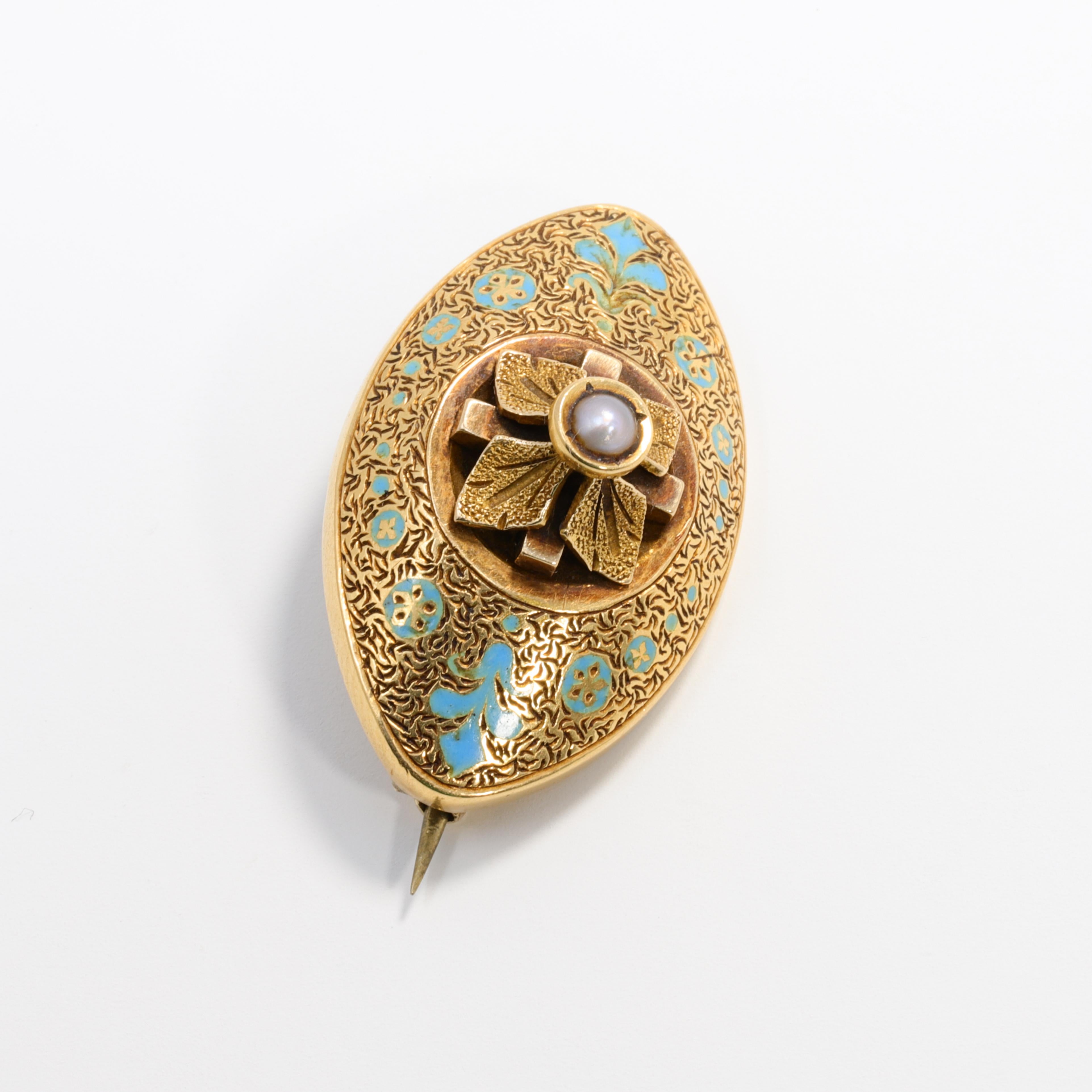 An ornate pin with intricate Taille D'Epargne black and light blue enameling, The centerpiece motif features accented leaves and an elevated genuine pearl. Gilt brass, antique hook clasp. Can be worn as either a brooch or pendant!

W 2.8 cm x L 1.7