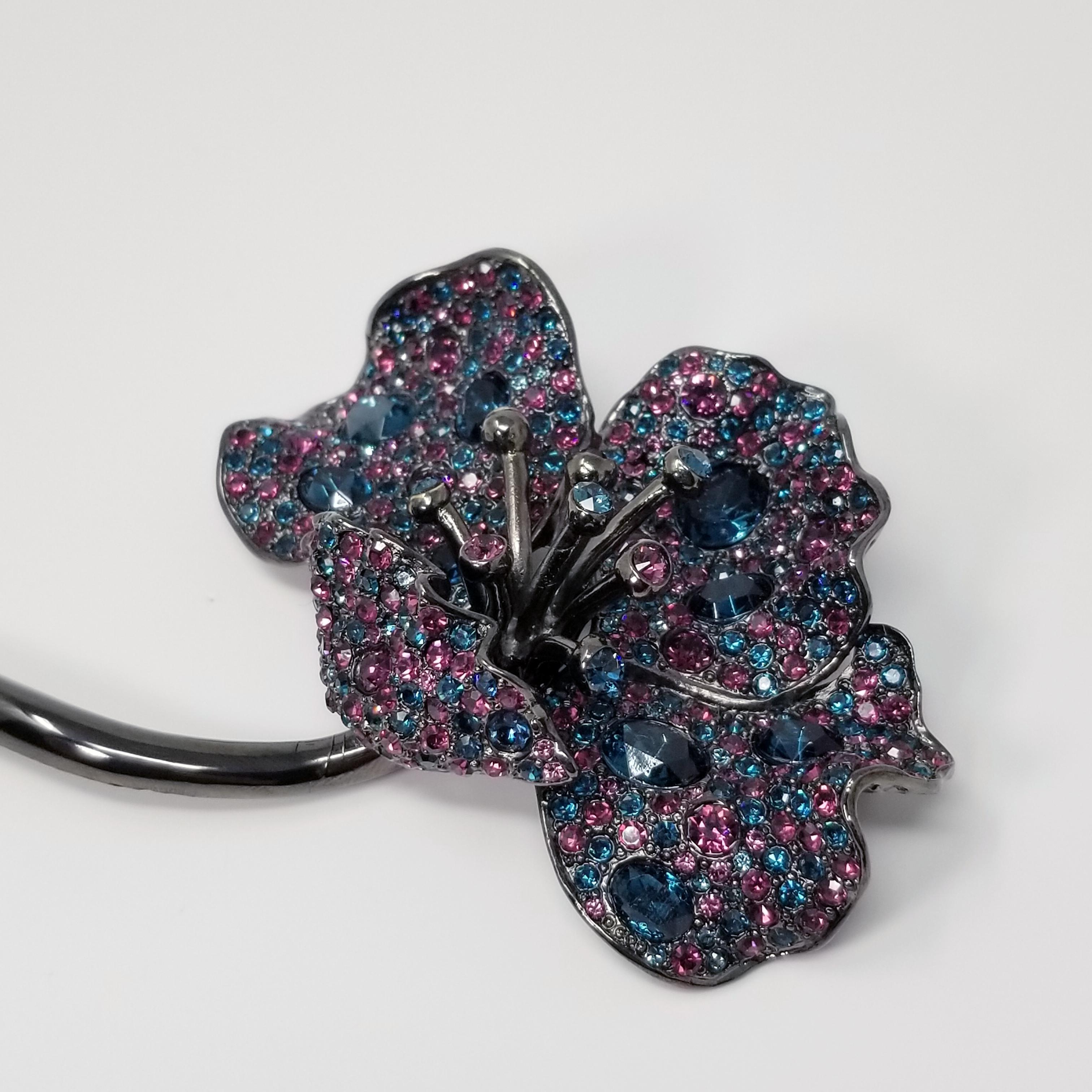 KJL Kenneth Jay Lane Pave Sapphire & Amethyst Crystal Flower Brooch in Black In New Condition In Milford, DE