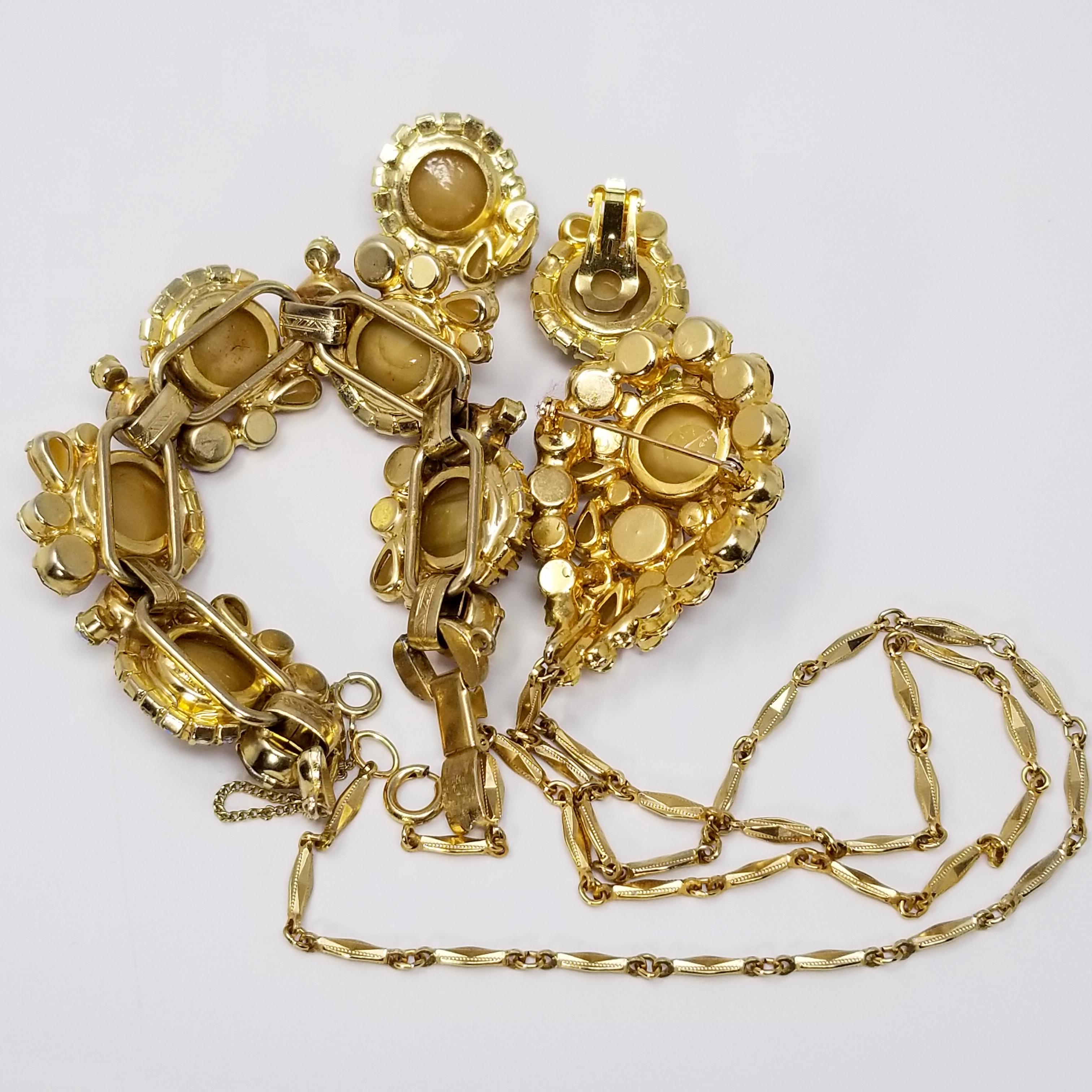 Juliana DeLizza & Elster Runder Geburtstagstorten-Koch Demi Parure 1963 Biege & Gold im Zustand „Hervorragend“ im Angebot in Milford, DE