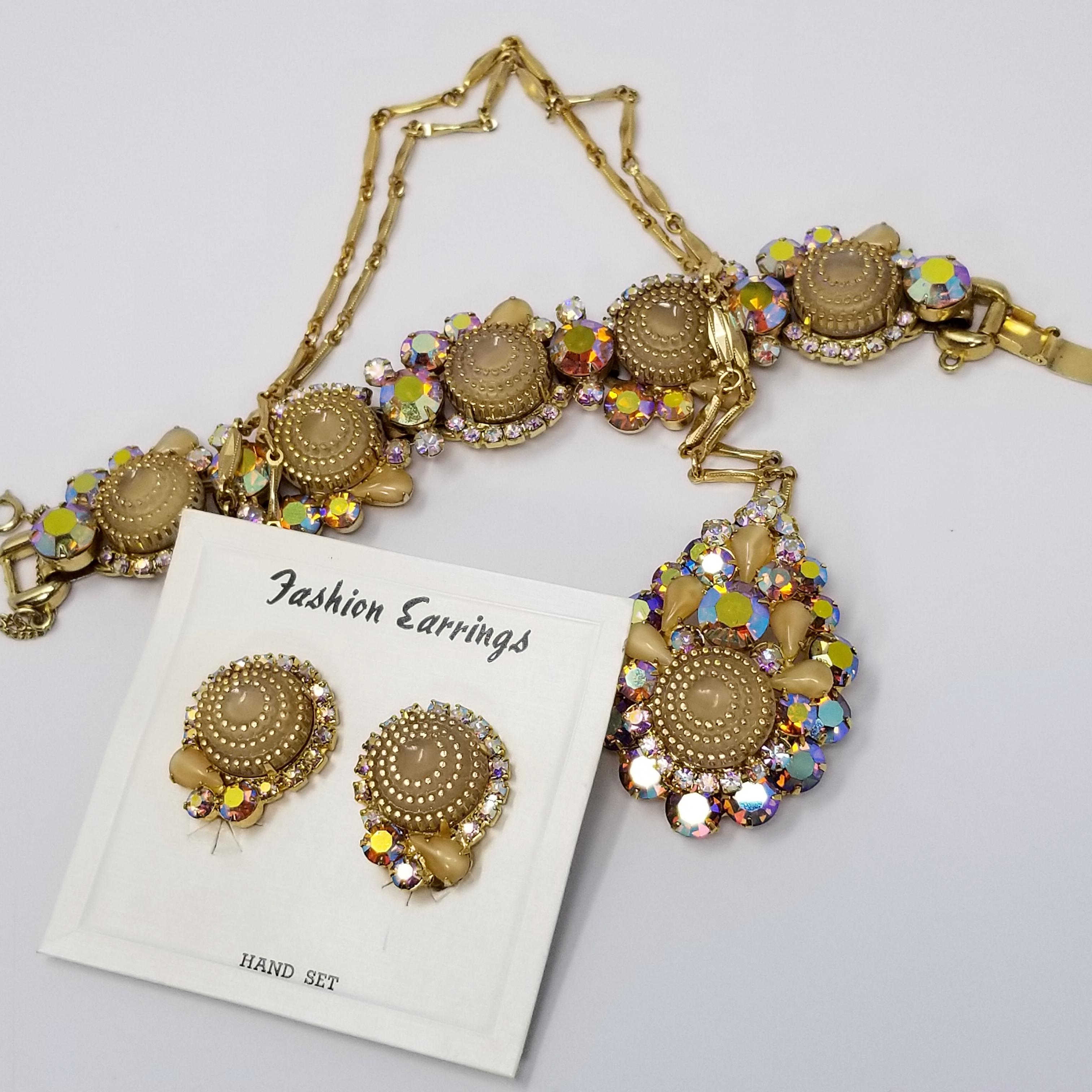 Rétro Juliana DeLizza & Elster Torta di compleanno rotonda Demi Parure 1963 Biege & Gold in vendita