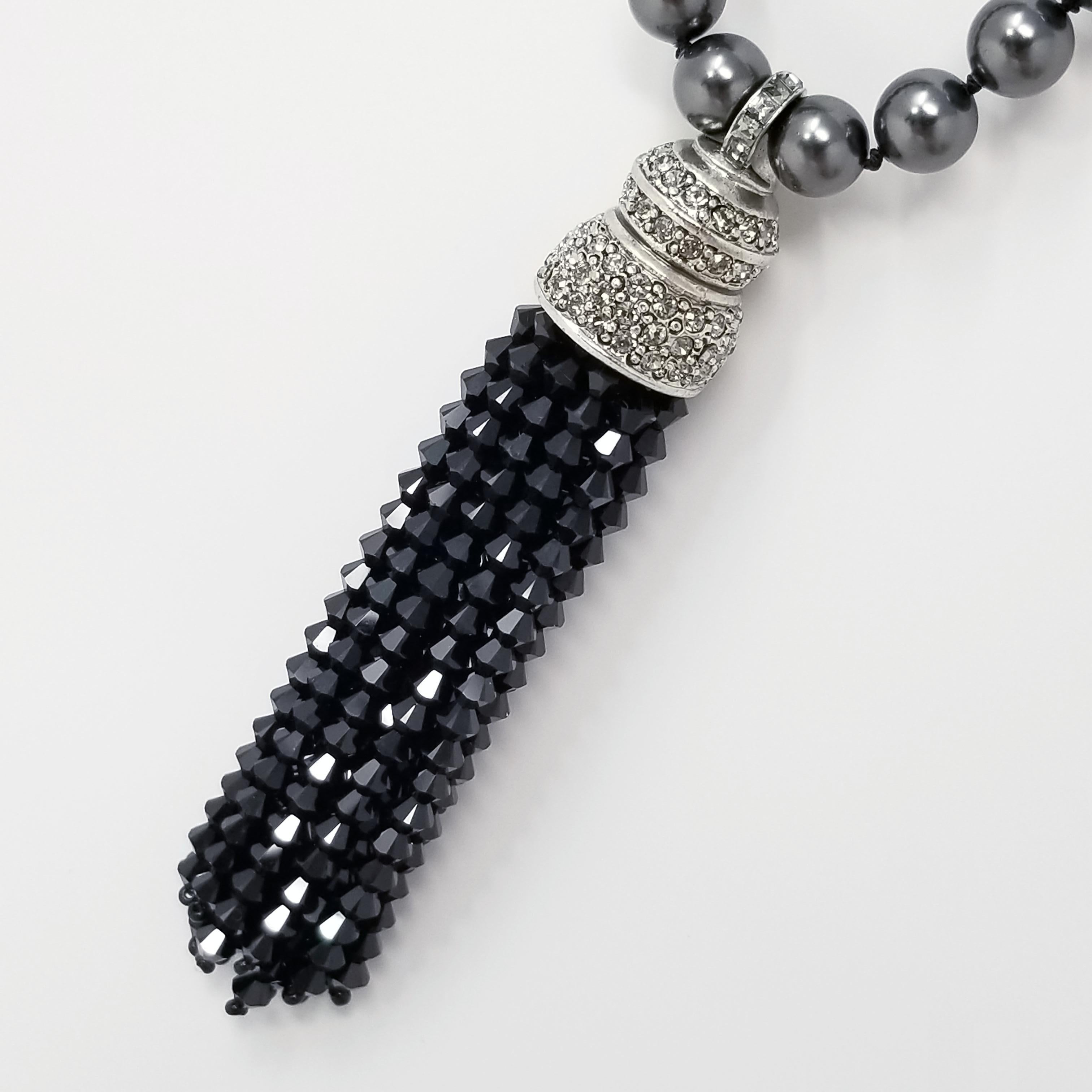 Oscar de la Renta Halskette mit Quaste aus dunklem Metallic-Perlen und schwarzem und klarem Kristall (Moderne) im Angebot